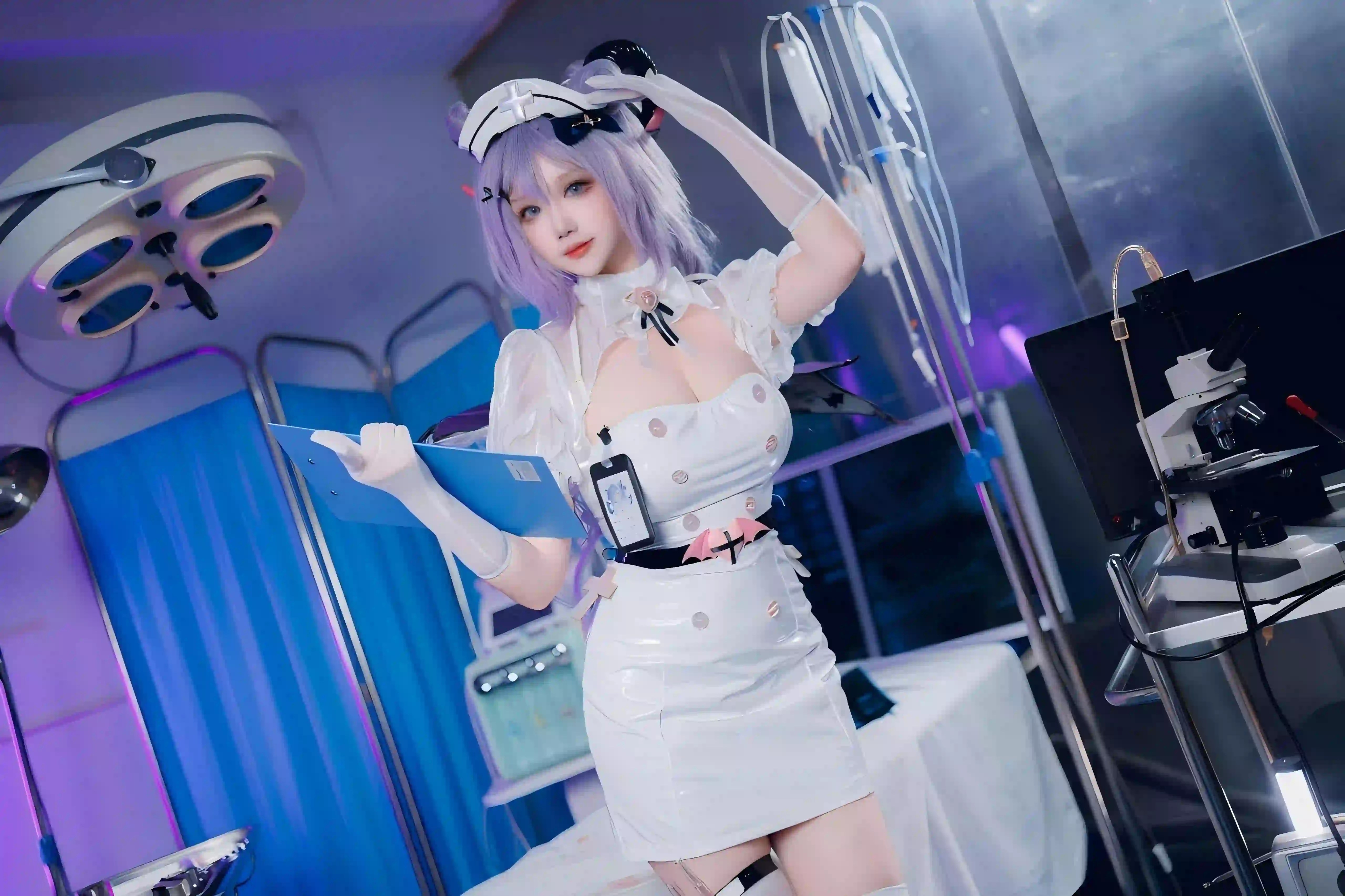 cosplay 紫色头发 长腿丝袜 白色衣服 性感
