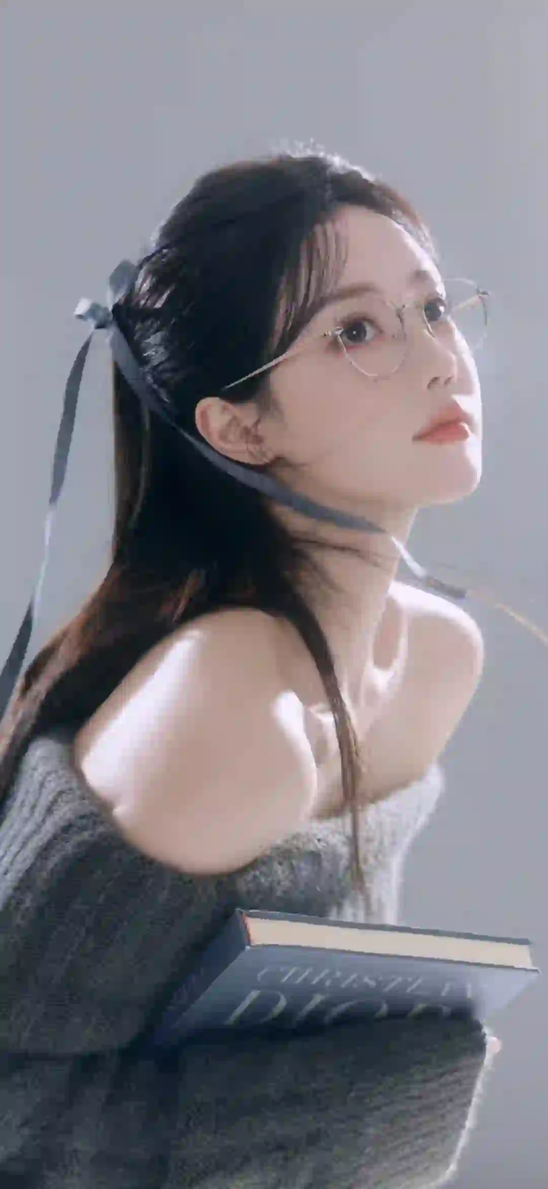 唯美 清纯 金属眼镜 抹胸 书本