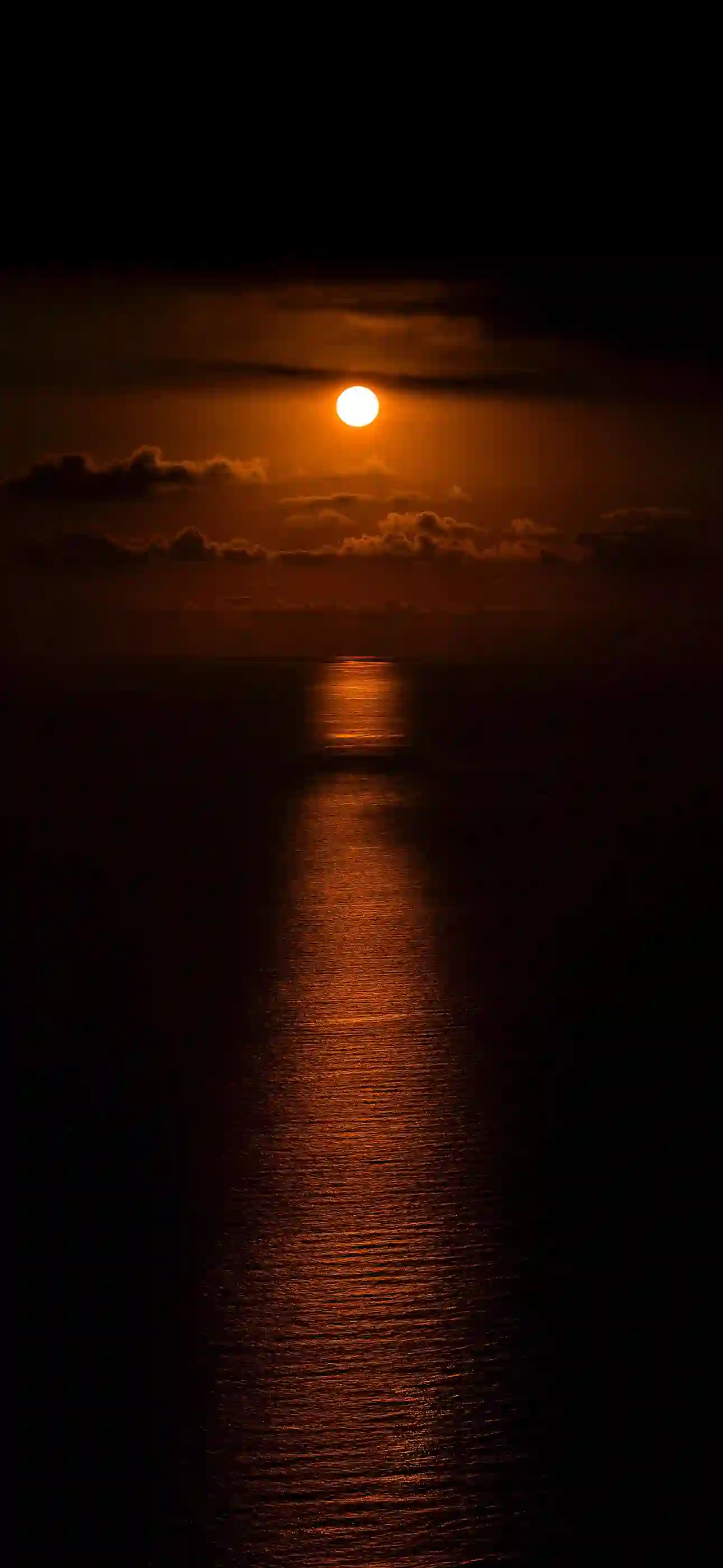 海上日落 夕阳光芒 海面波光 金色倒影 壮丽海景
