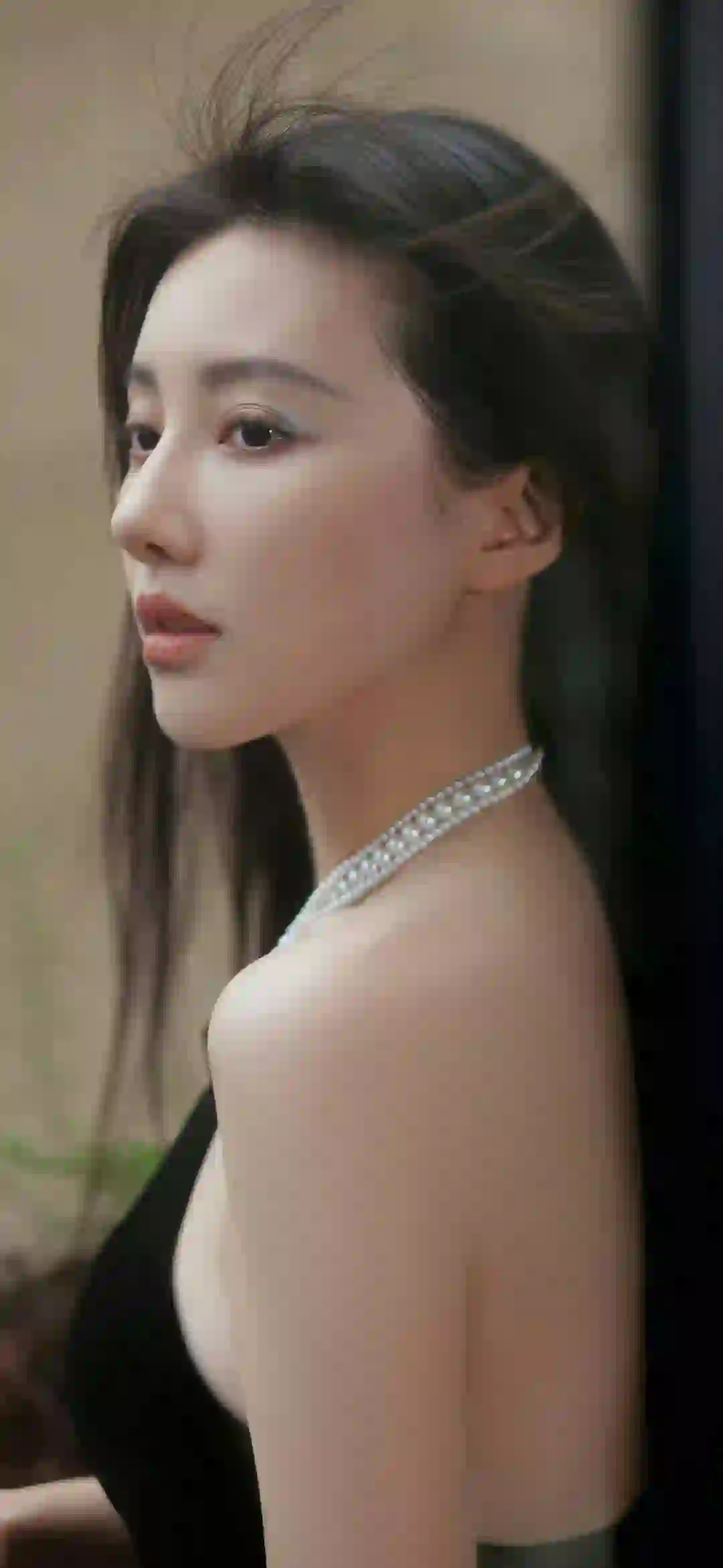 王鹤润 珍珠 长发性感美女 漏背装