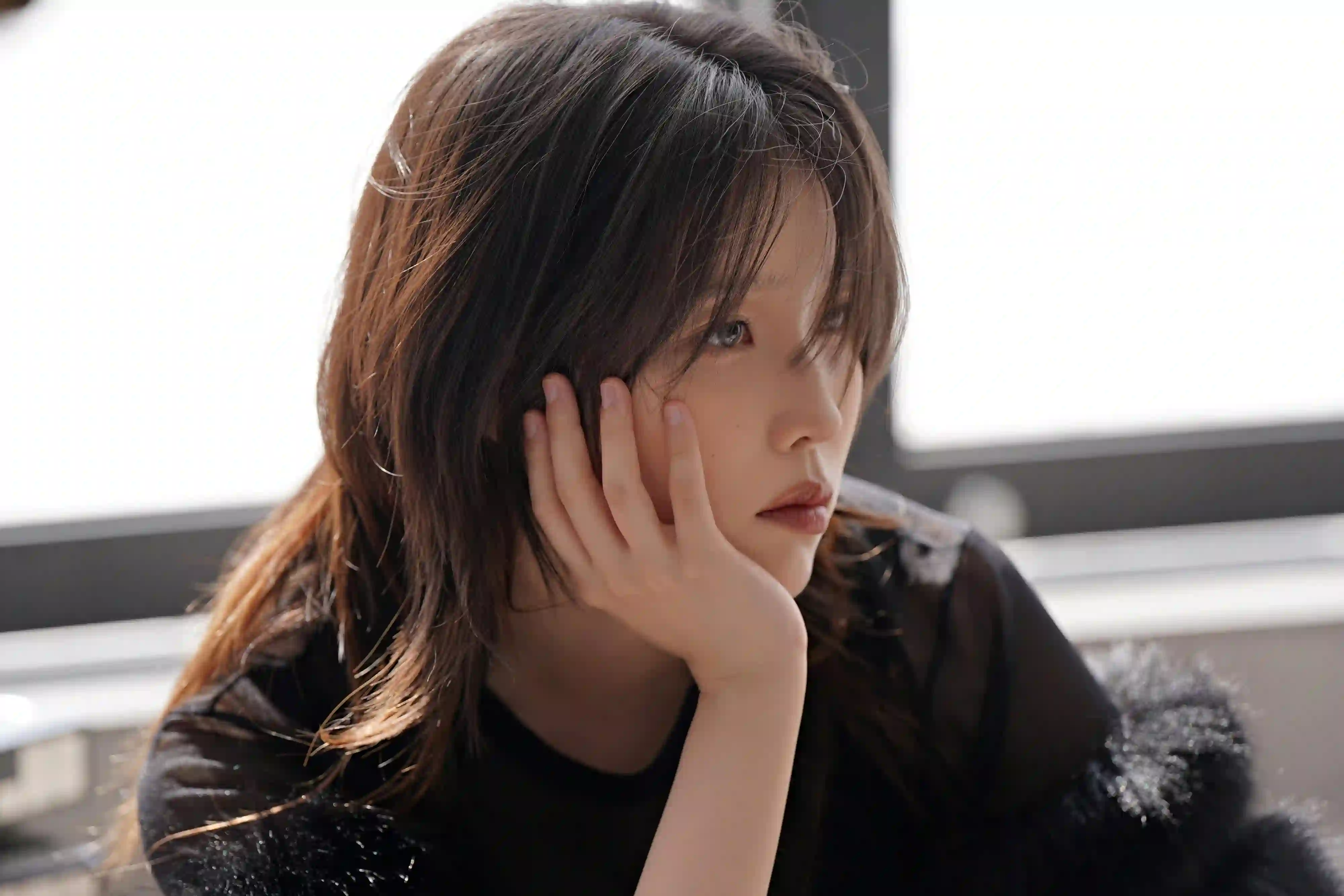 长发美女 美女明星 李知恩 IU 清纯美女 黑色外套