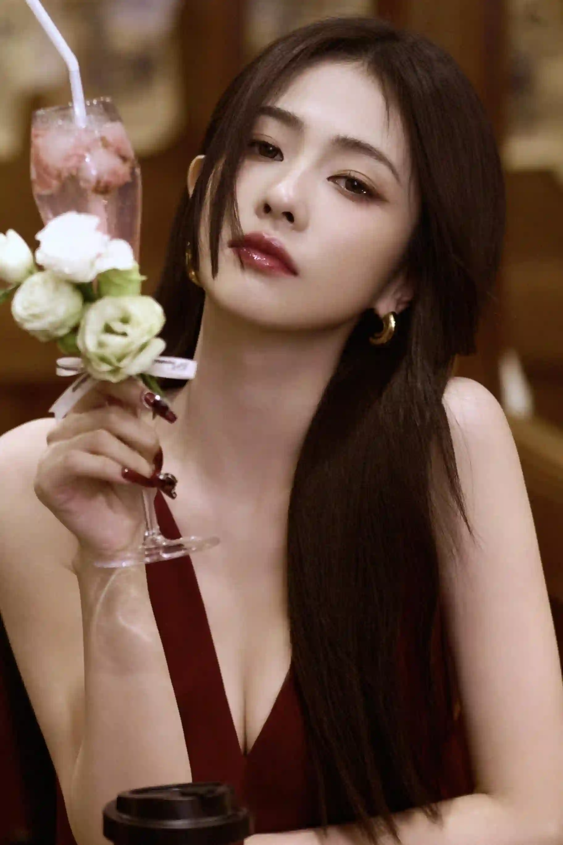 白鹿 写真 手机壁纸 长发美女 红色裙子