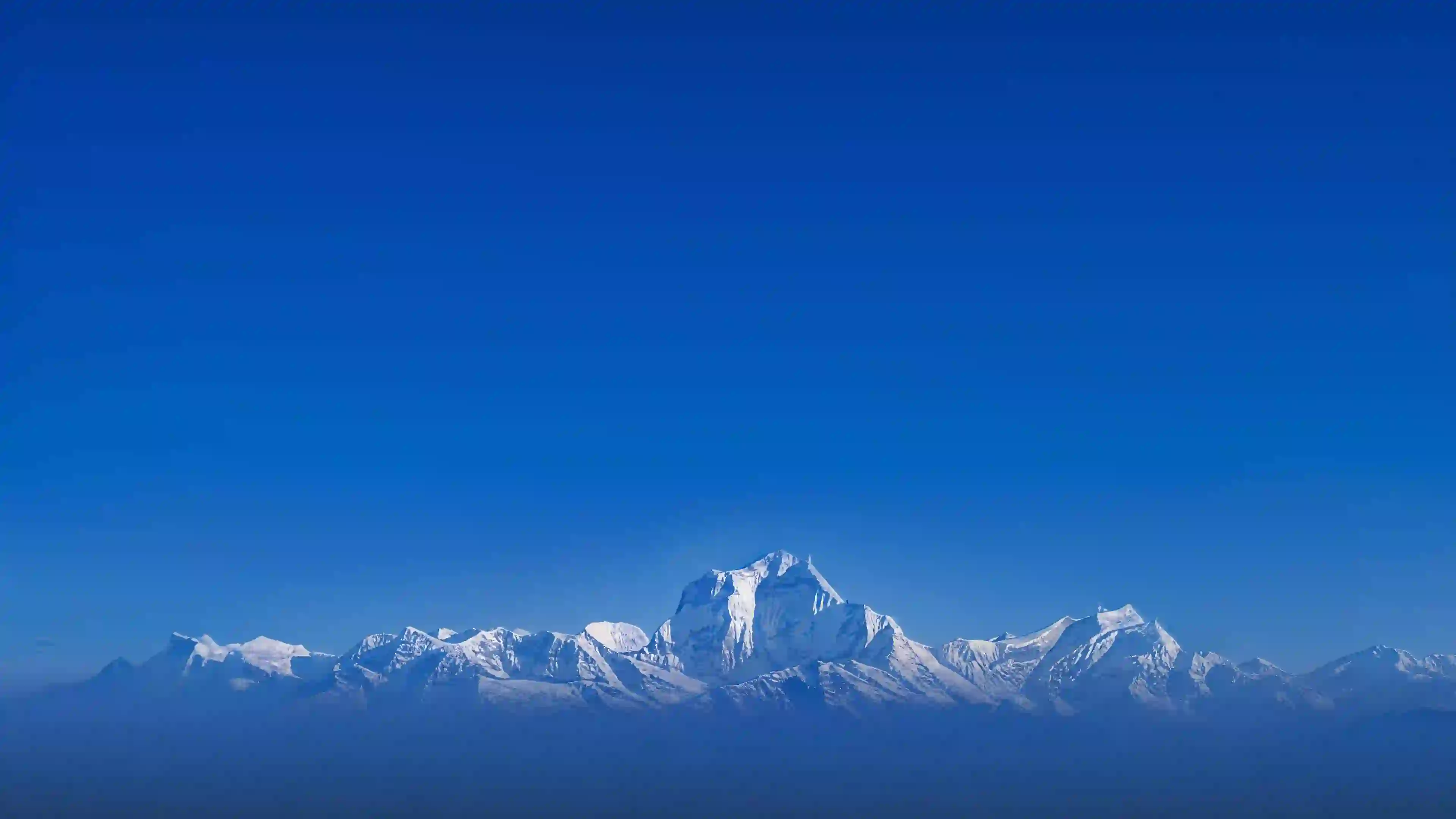 蓝色天空 远山 雪山 