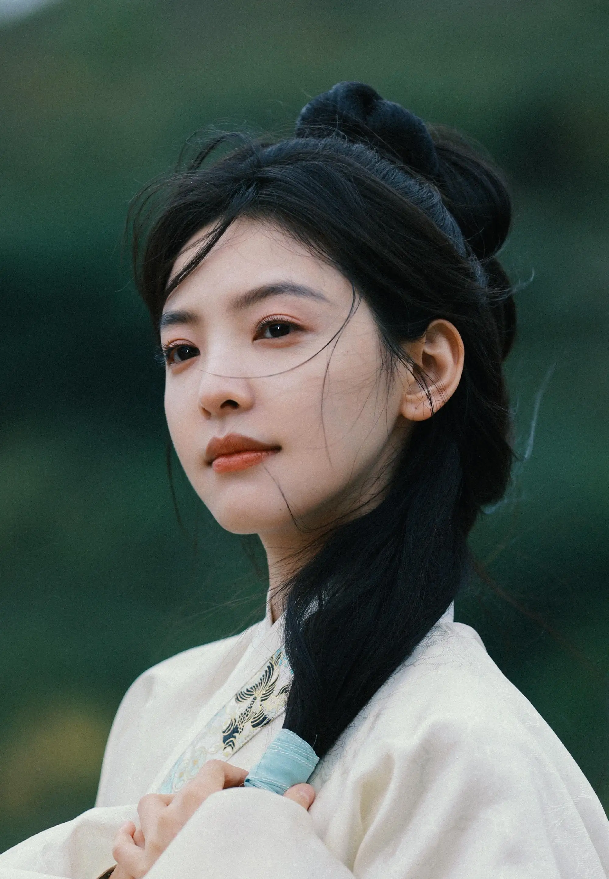 微风吹拂 古装美女 章若楠 微笑 长发汉服美女