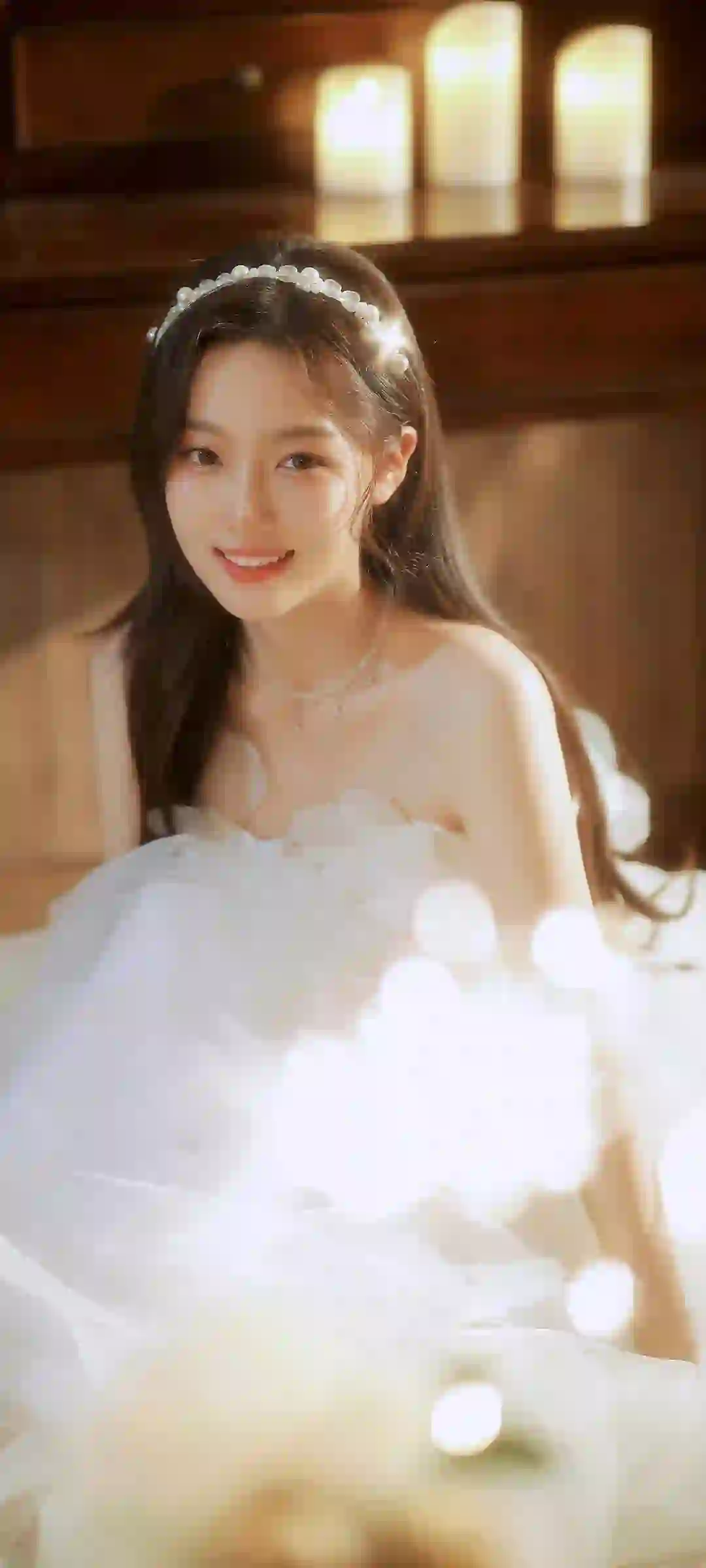 长发清纯美女 甜美 微笑 白色长裙 纯欲的白 白色 可爱