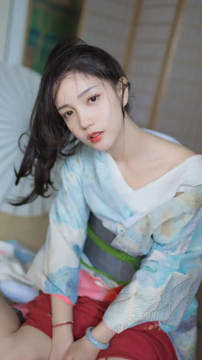 迷人和服美女