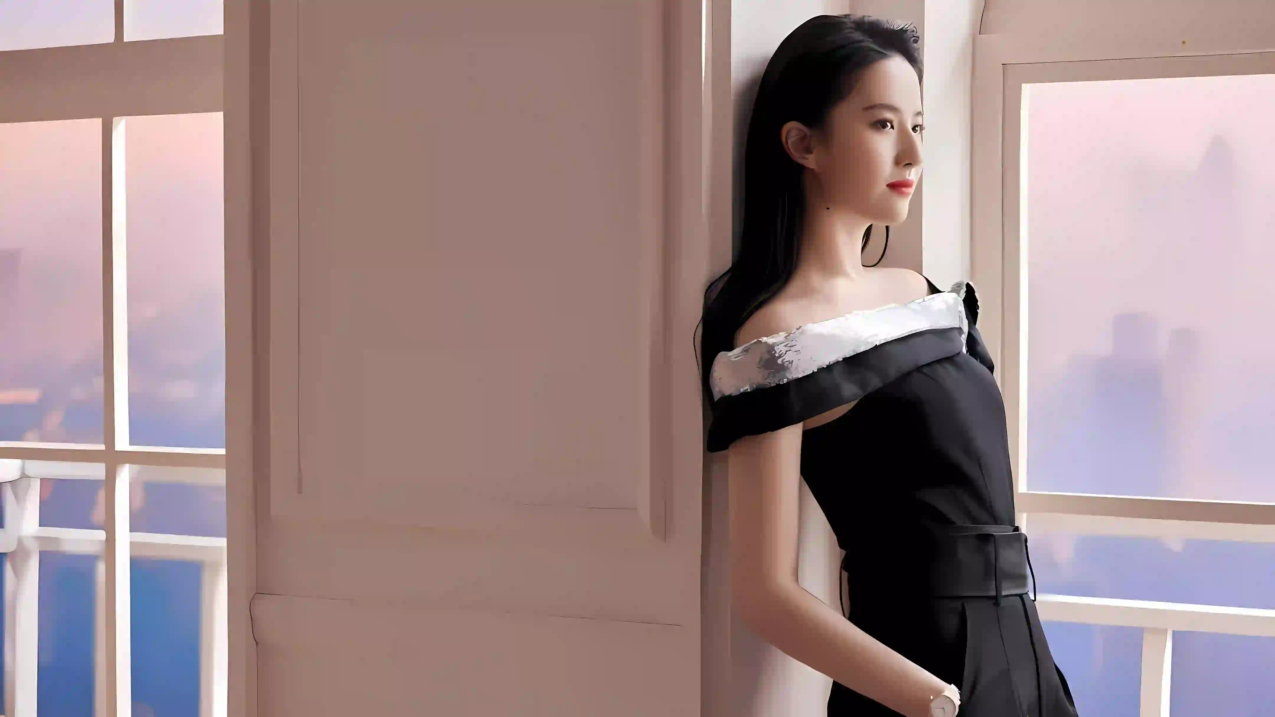 长发美女 美女明星 刘亦菲 黑色长裙 优雅