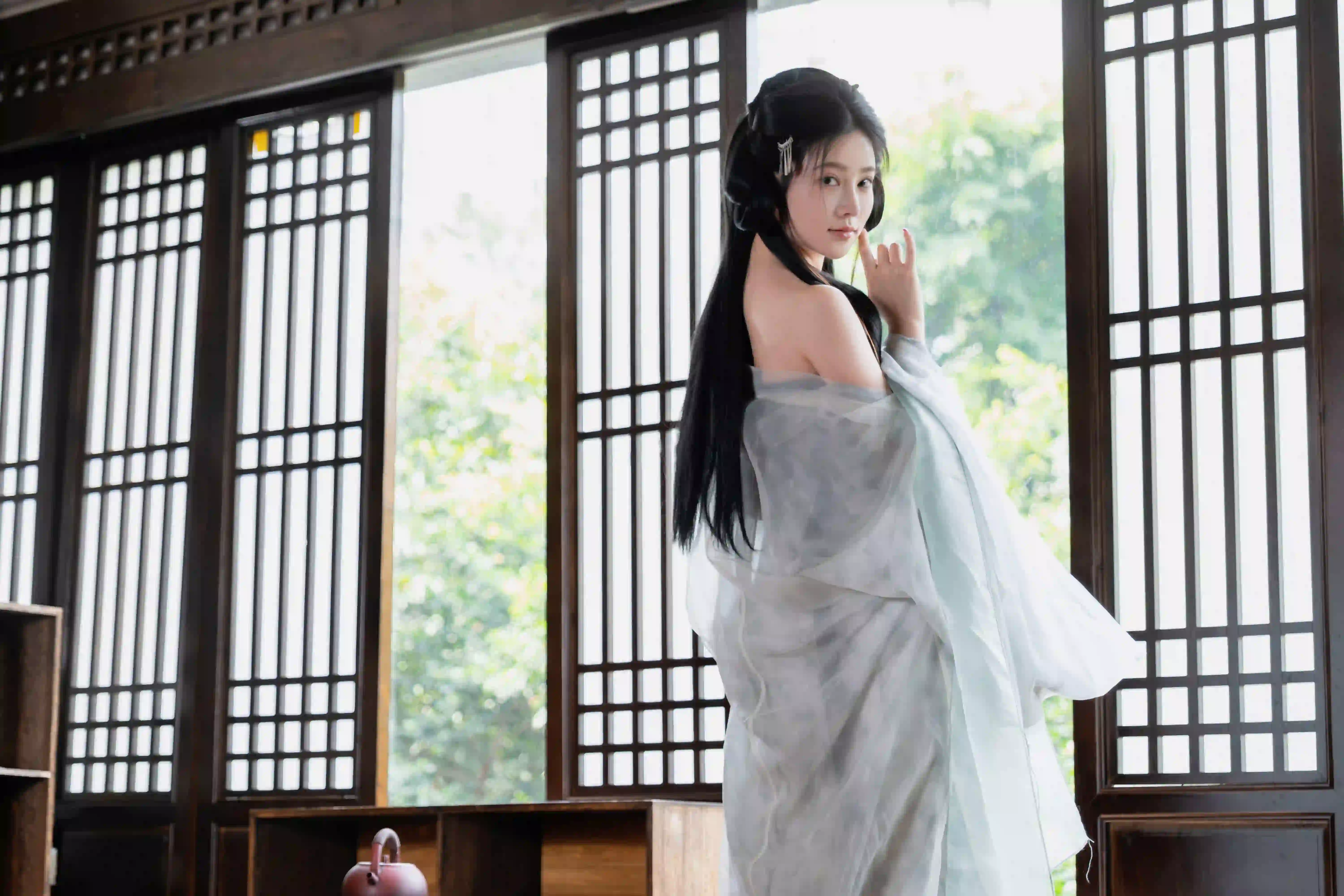 古风汉服美女 性感美女 古风穿搭 居家 古风建筑 漏肩穿搭