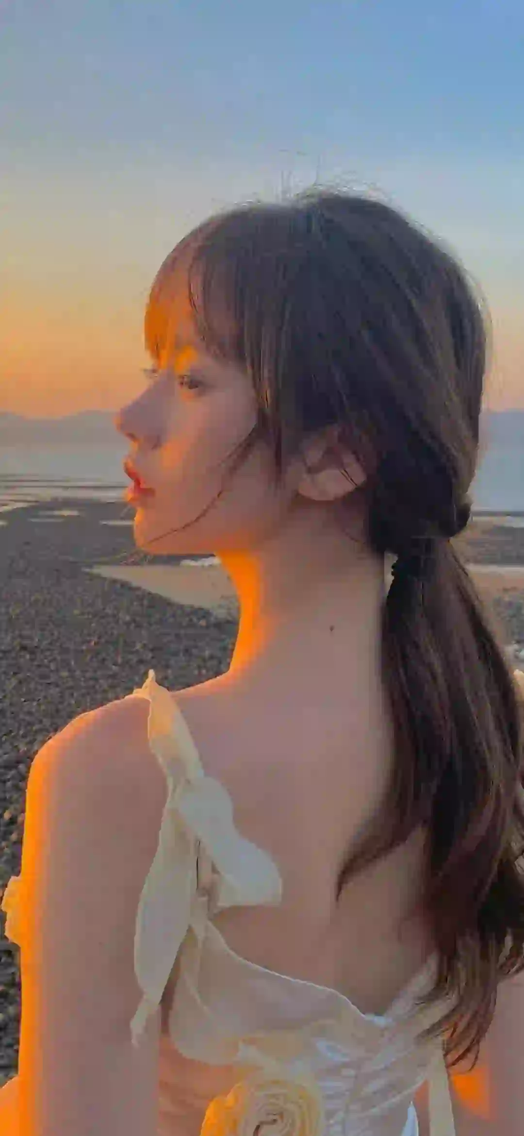 夕阳 长发美女 性感美女 户外