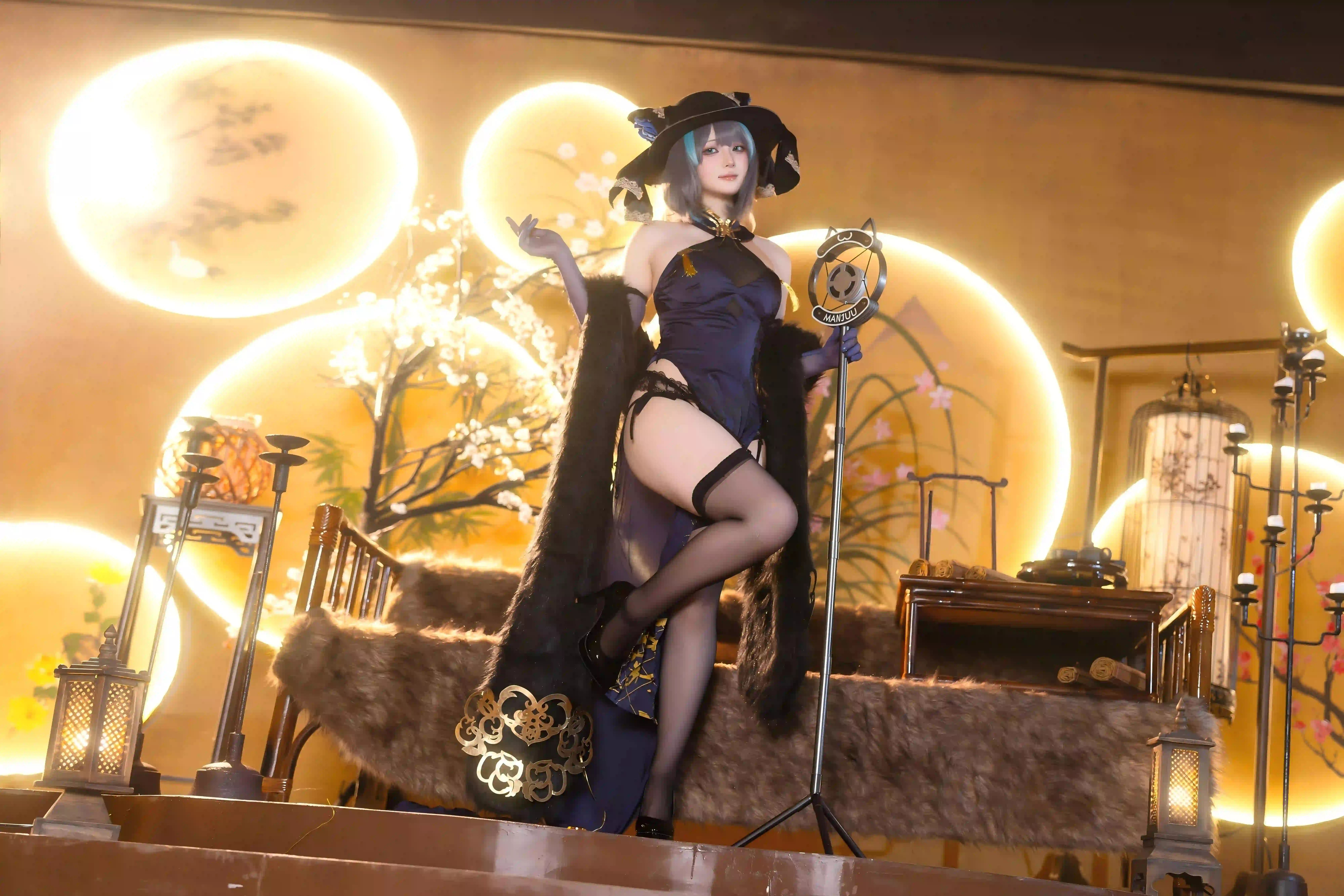 长发美女 丝袜美腿 cos 歌唱