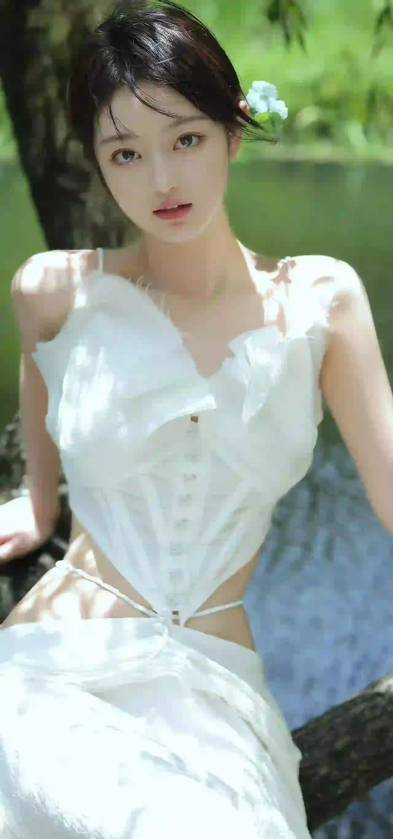 清纯美女 户外 森系美女 白色吊带裙