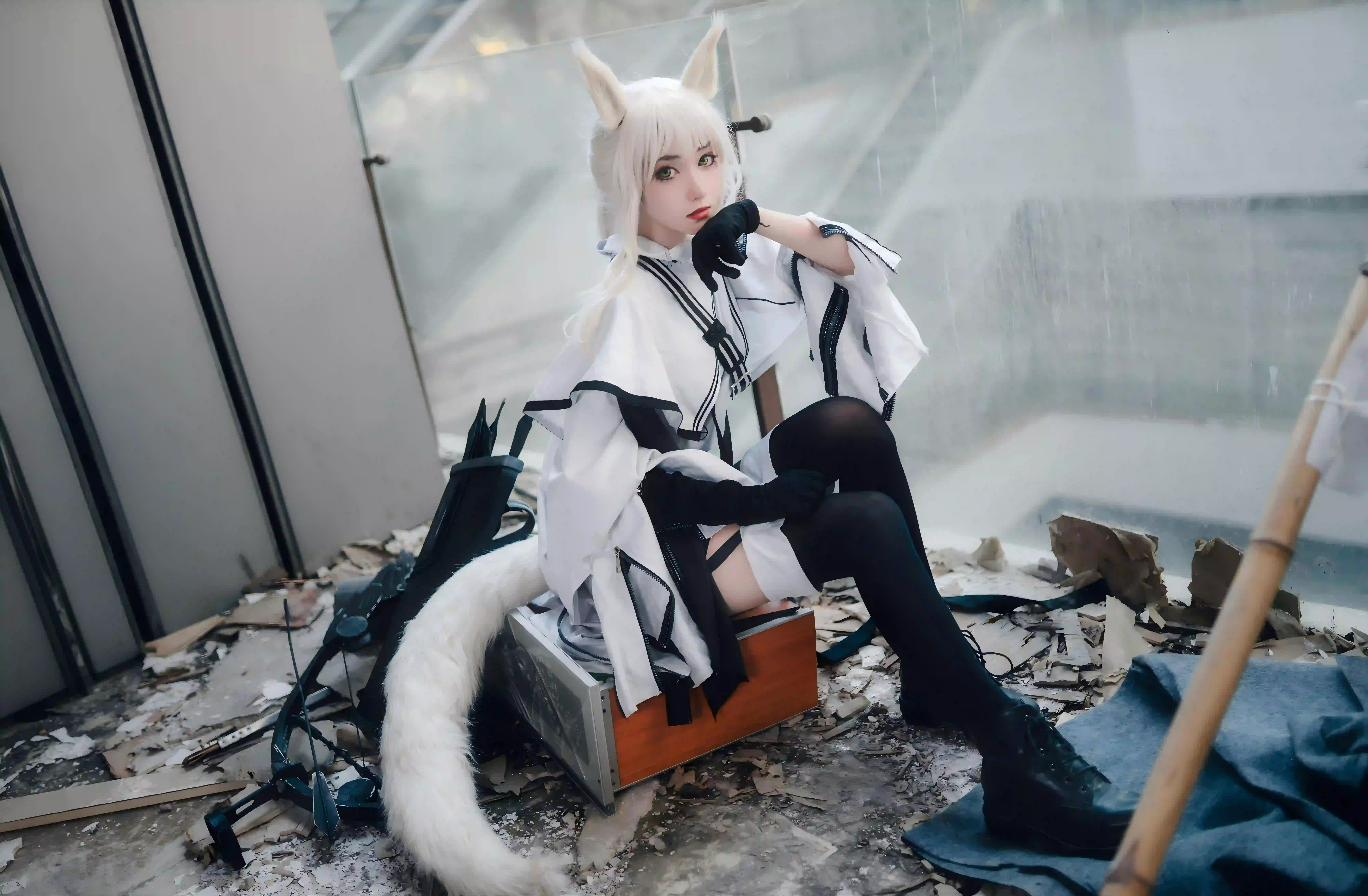 coser 游戏角色cos 白色头发 废墟 猫耳 可爱猫耳