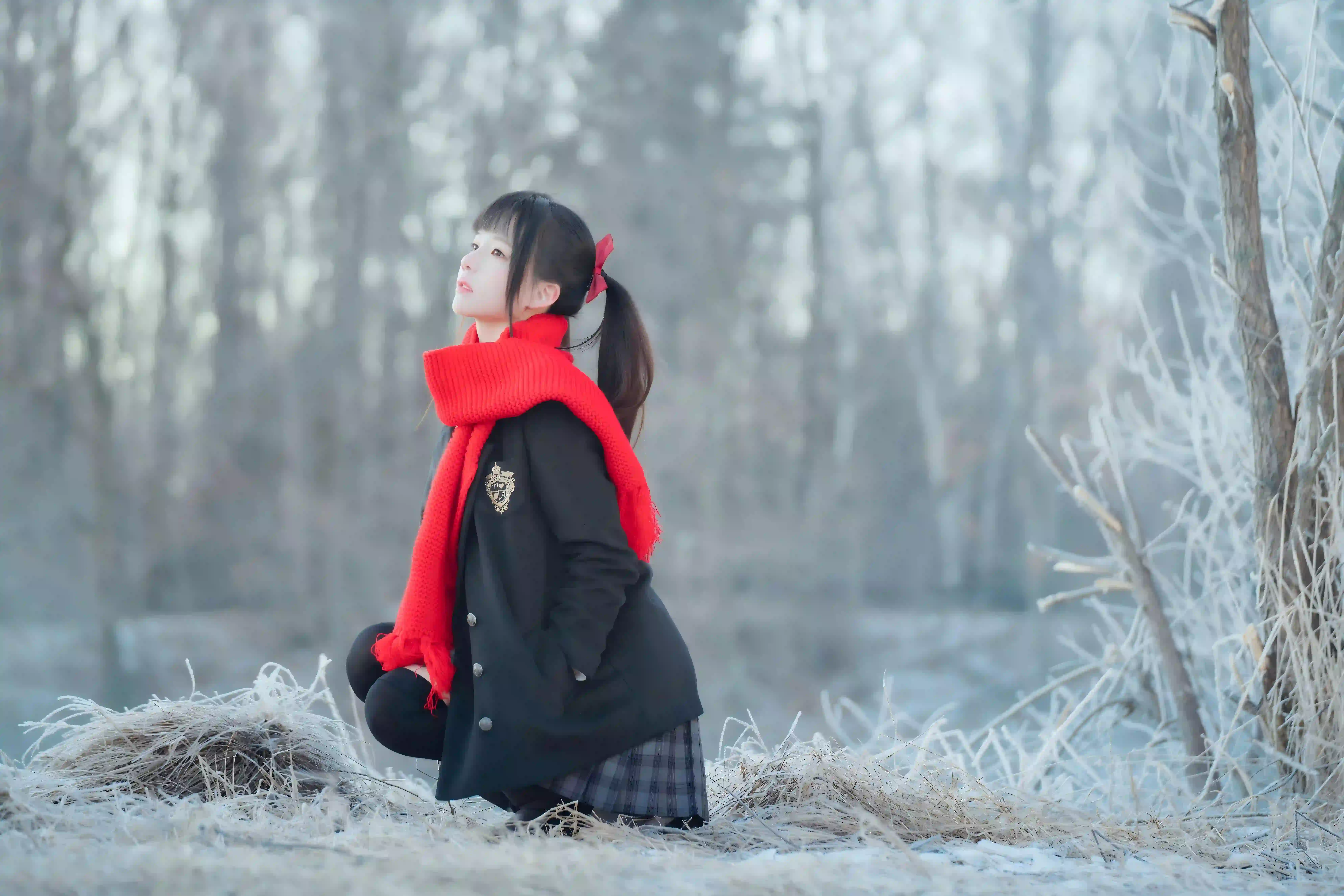 冬日 雪 围巾 红色围巾 黑色衣服 jk美女 户外写真 双马尾女孩