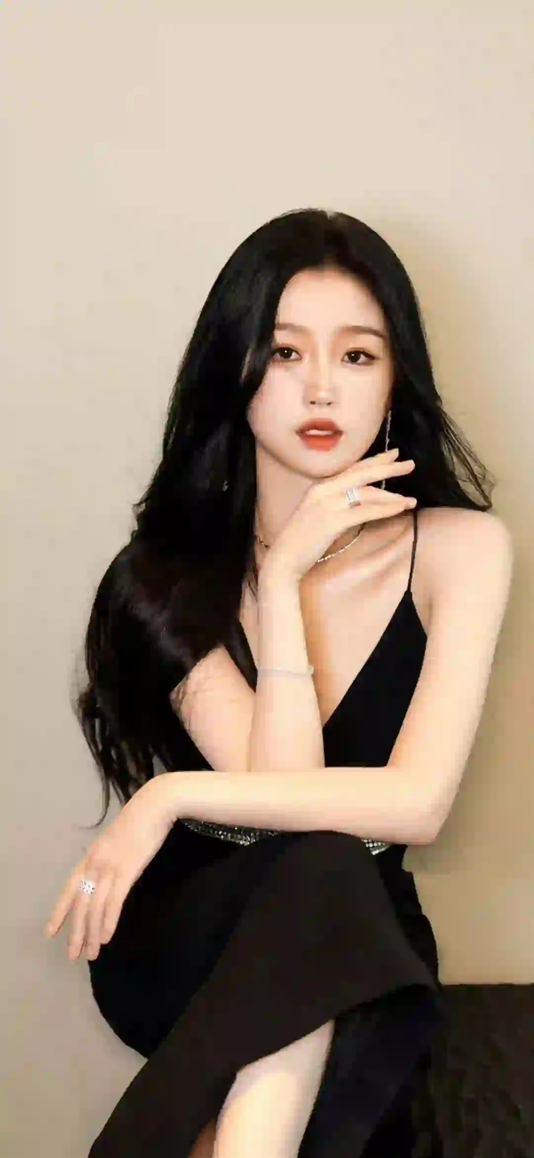 虞书欣 黑色吊带裙美女 性感美女 明星