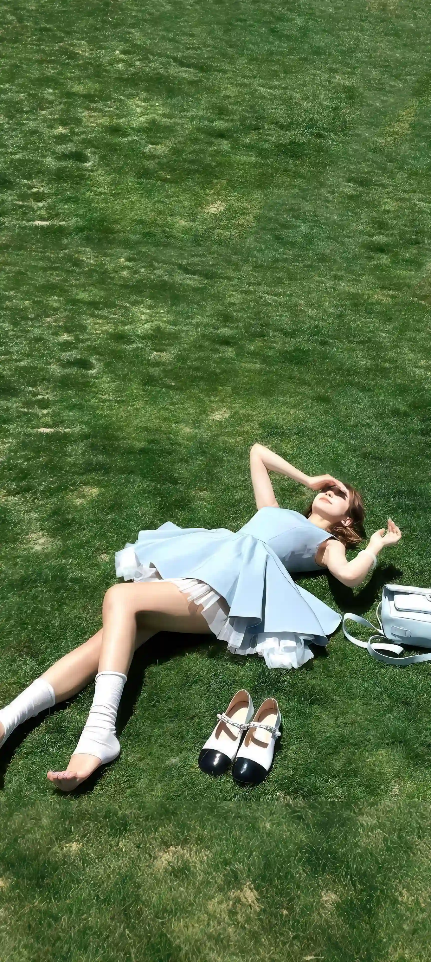 长发美女 唯美 长腿美女 草坪 惬意 休闲