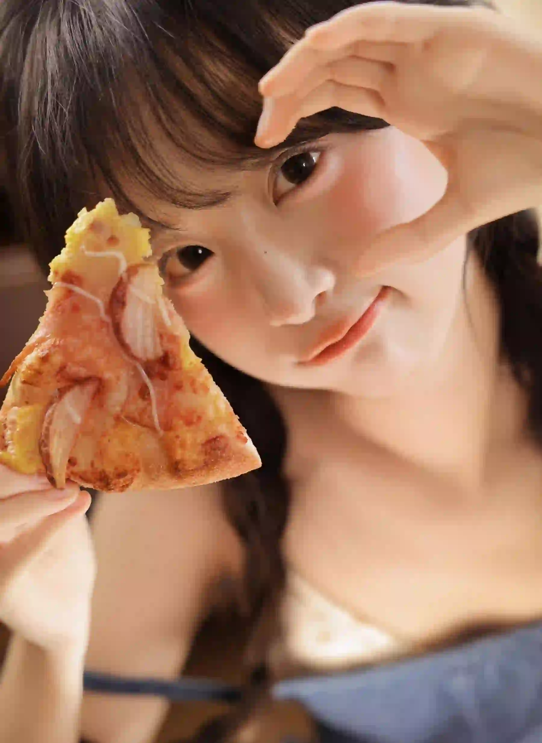 甜美女孩 双马尾女孩 牛仔穿搭 披萨