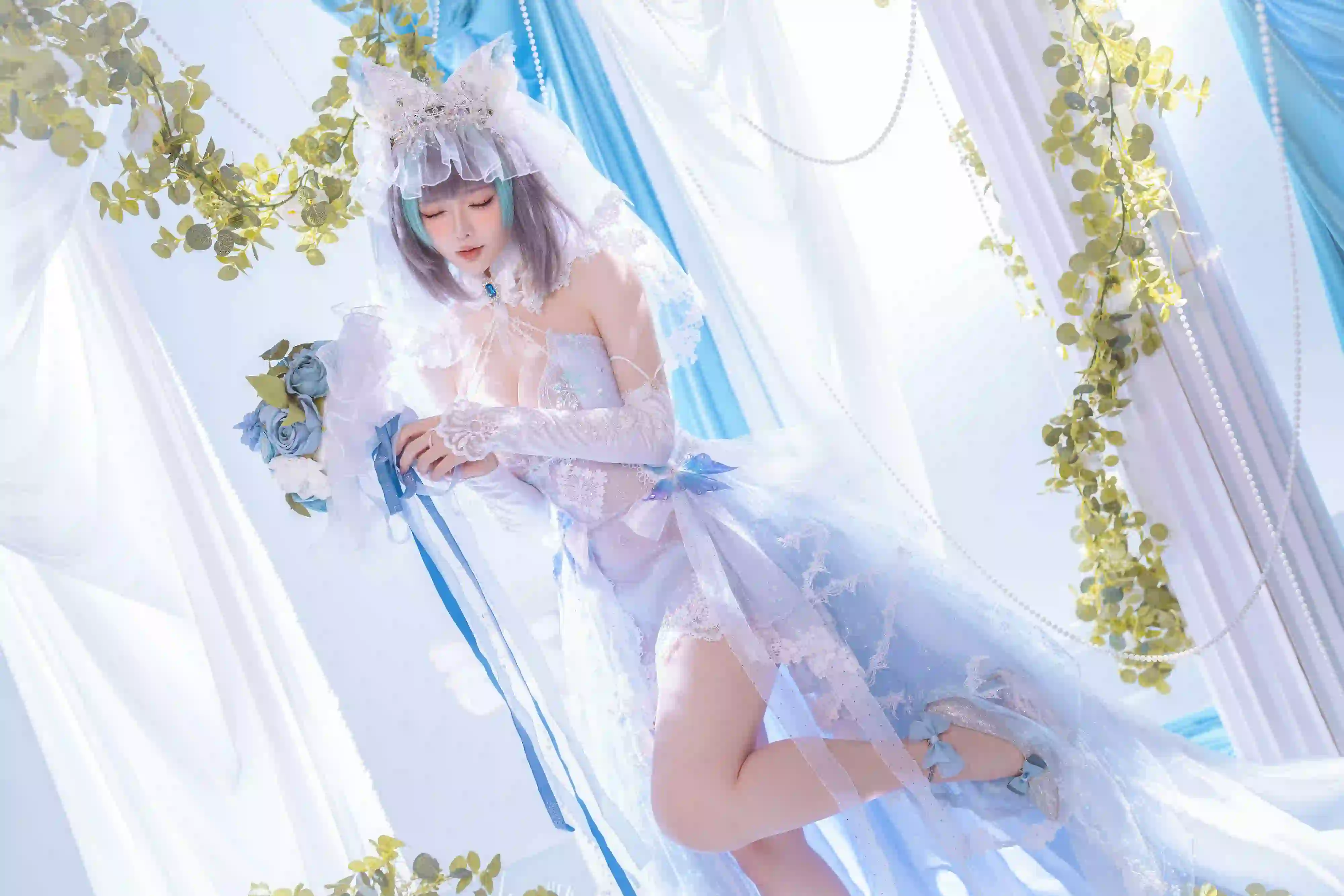 长发性感美女 白色婚纱 蓝色 绿色 蓝色