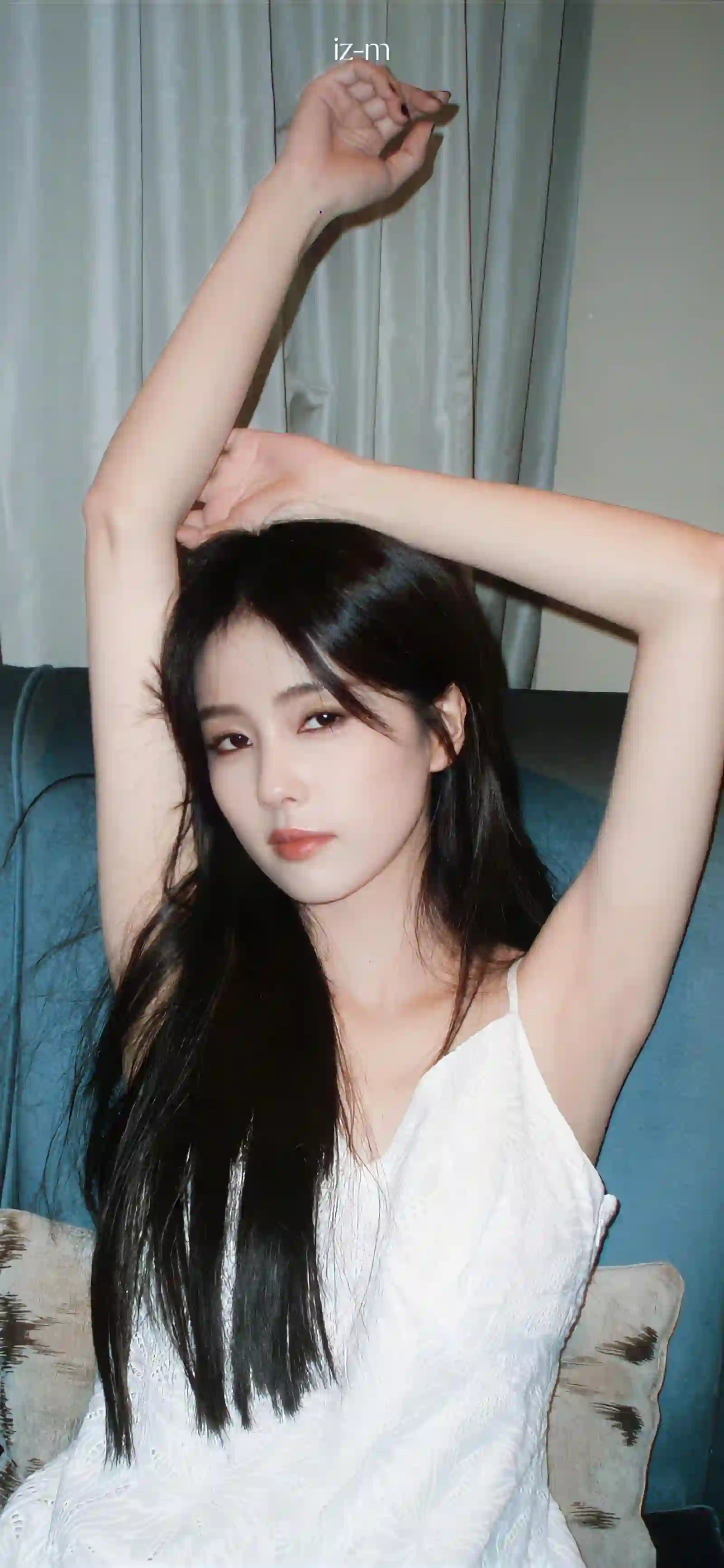 长发美女 性感美女 居家写真 白色吊带裙 白鹿