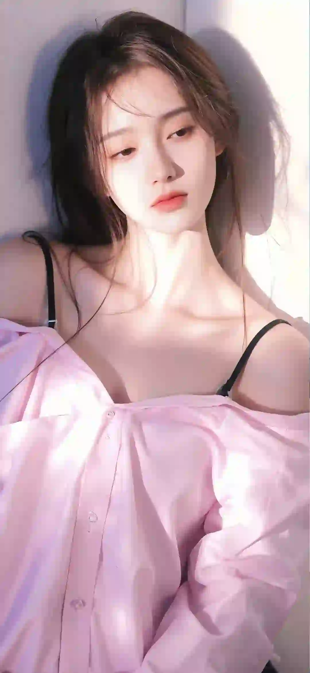 粉色衬衫 美女 吊带美女 