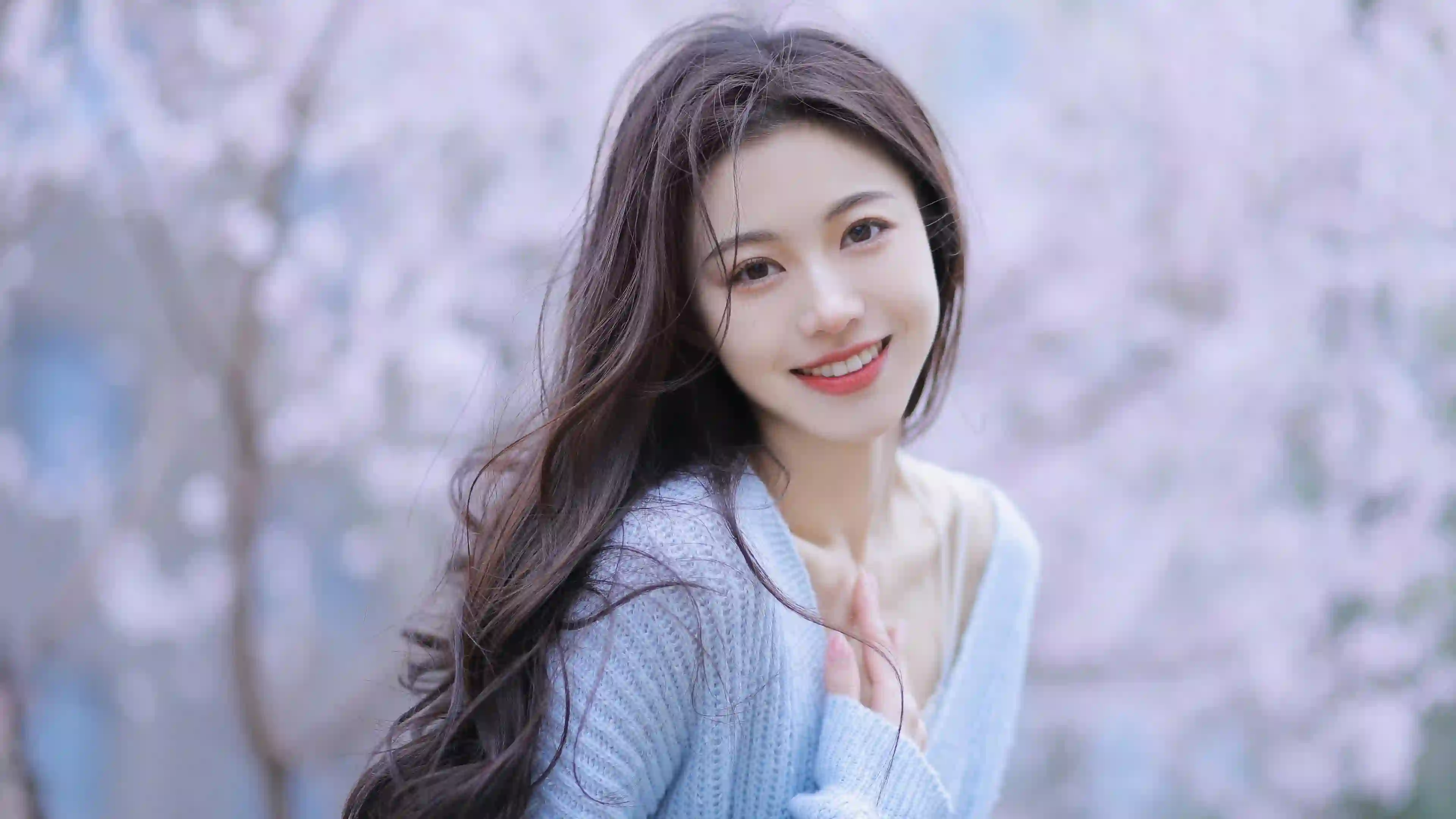 长发甜美美女 蓝色毛衣 清纯美女
