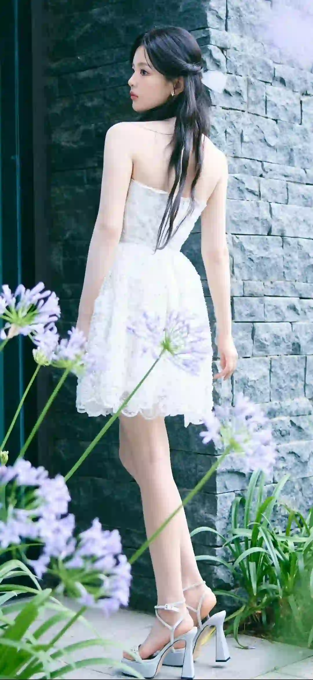 杨超越 长发美女 户外写真 长腿美女