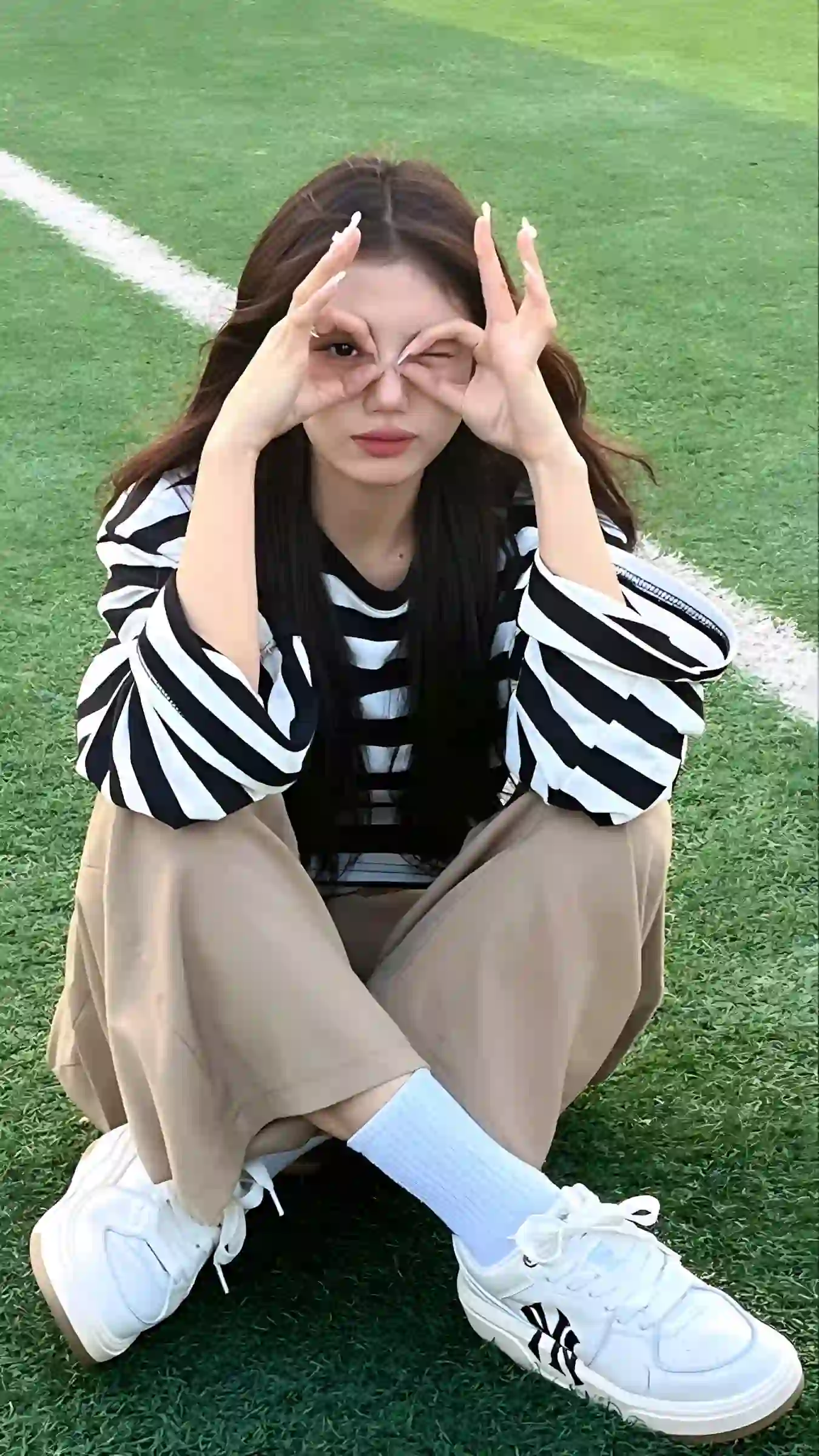 美女 户外 可爱 户外 草坪 
