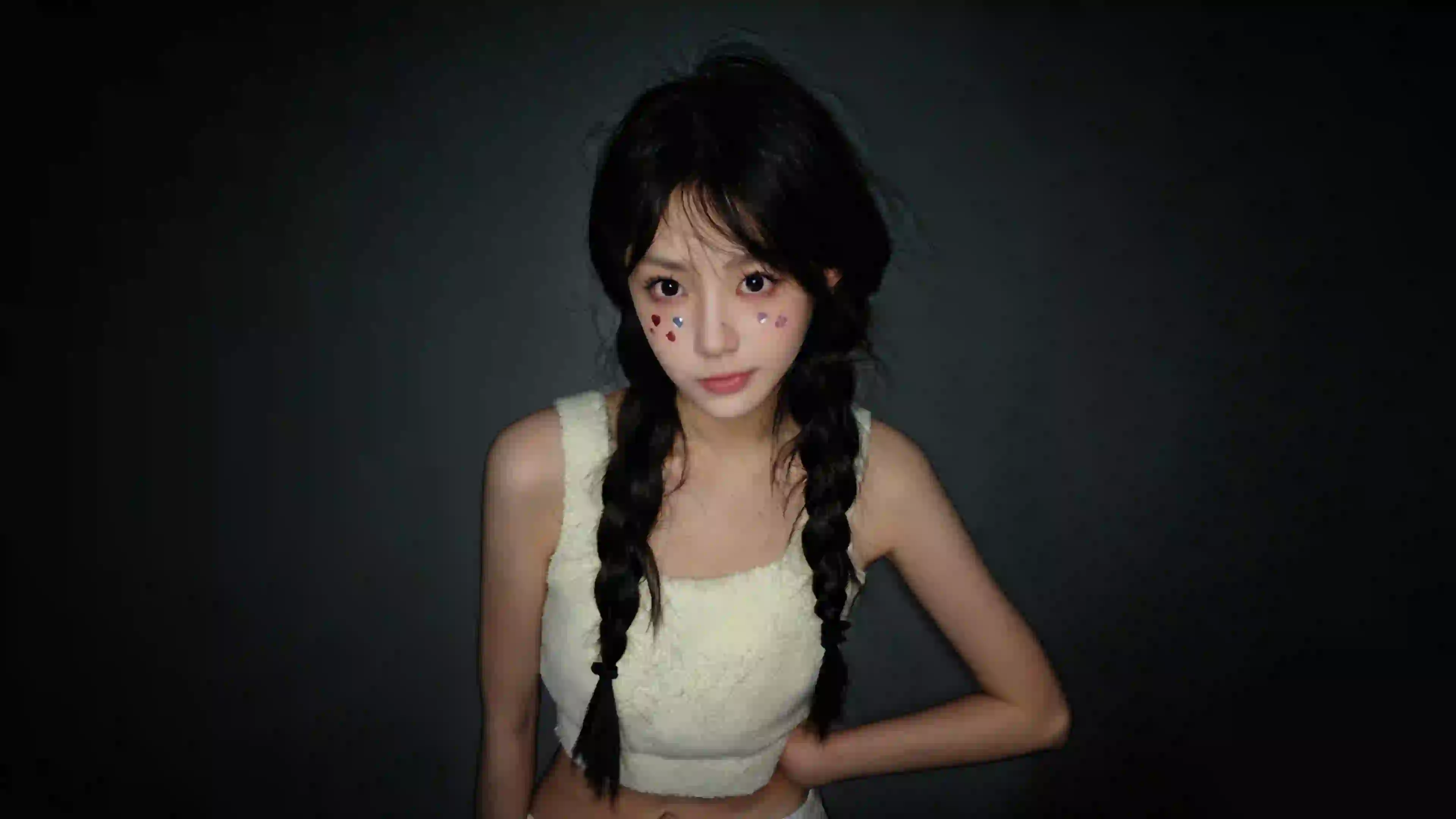 双马尾辫可爱美女 俏皮可爱女孩 白色衣服