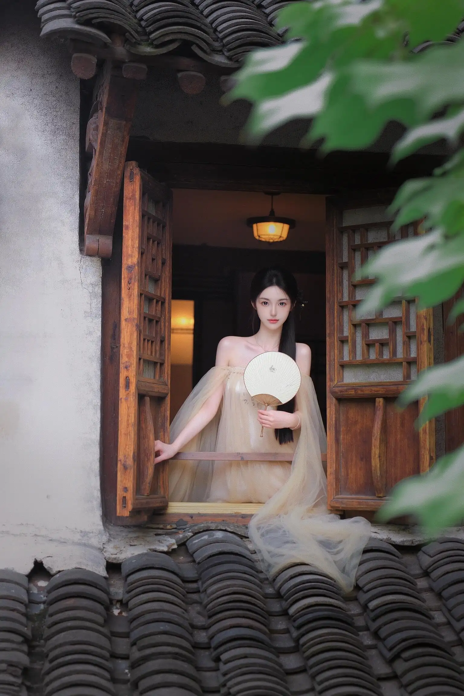 古风 古建筑 长发白裙美女 窗户