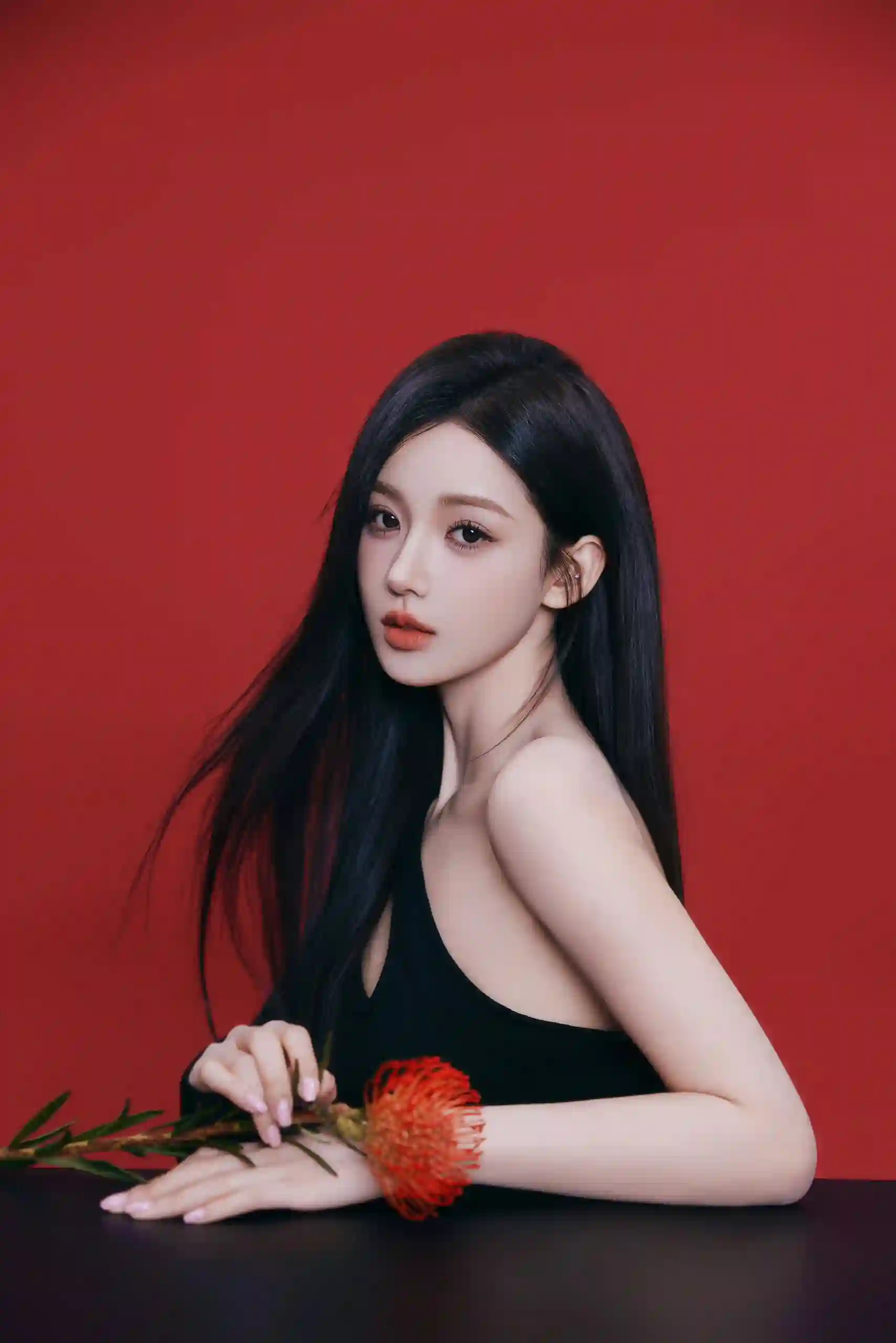 红色背景 长发美女 玫瑰女孩 黑裙美女 长腿美女