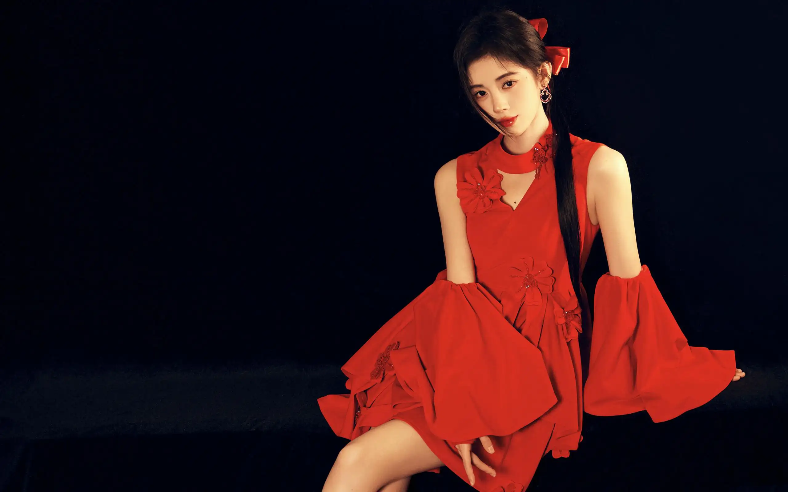 美女鞠婧祎红色裙子新年2K壁纸