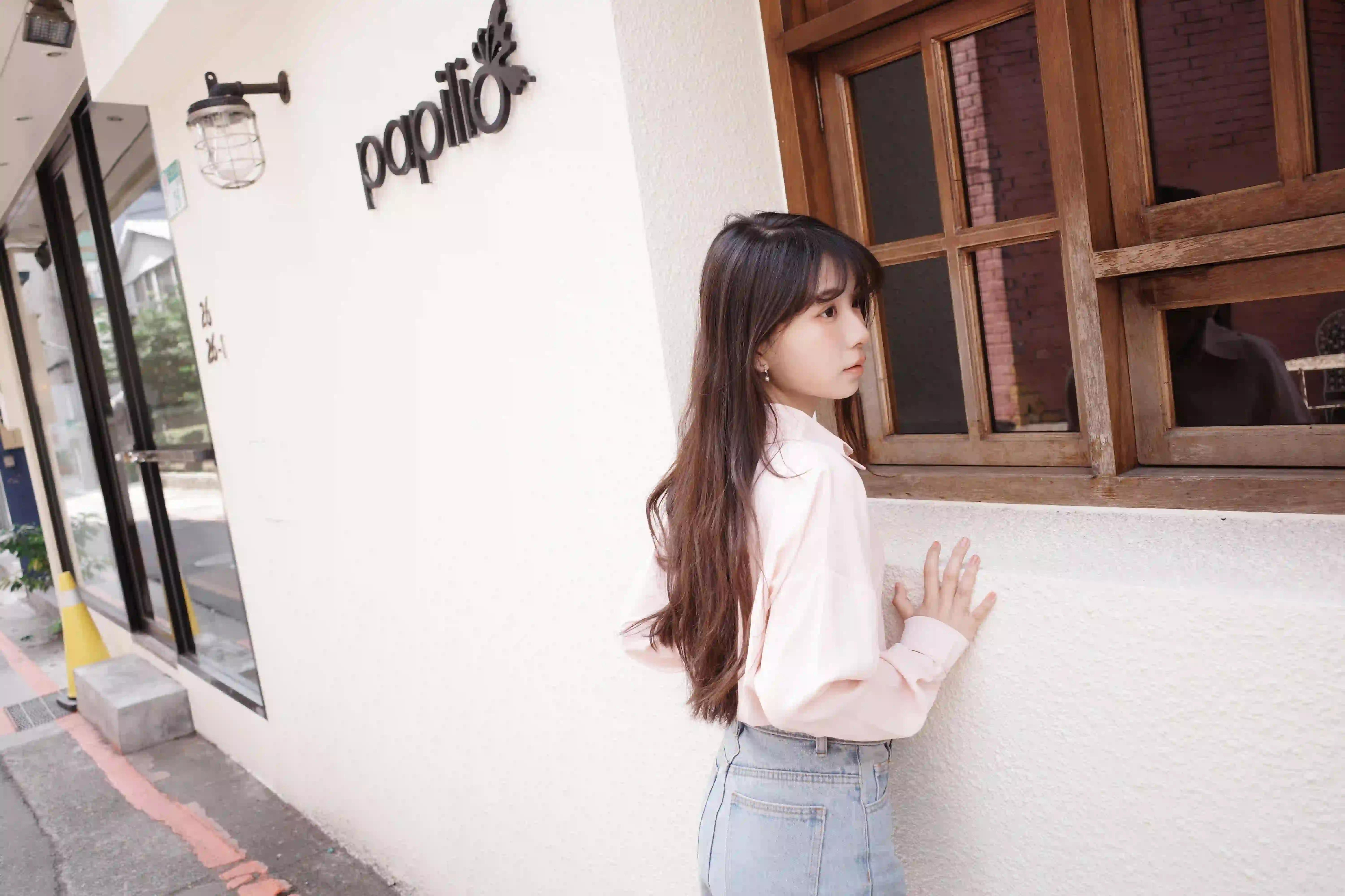 长发清纯美女 户外写真