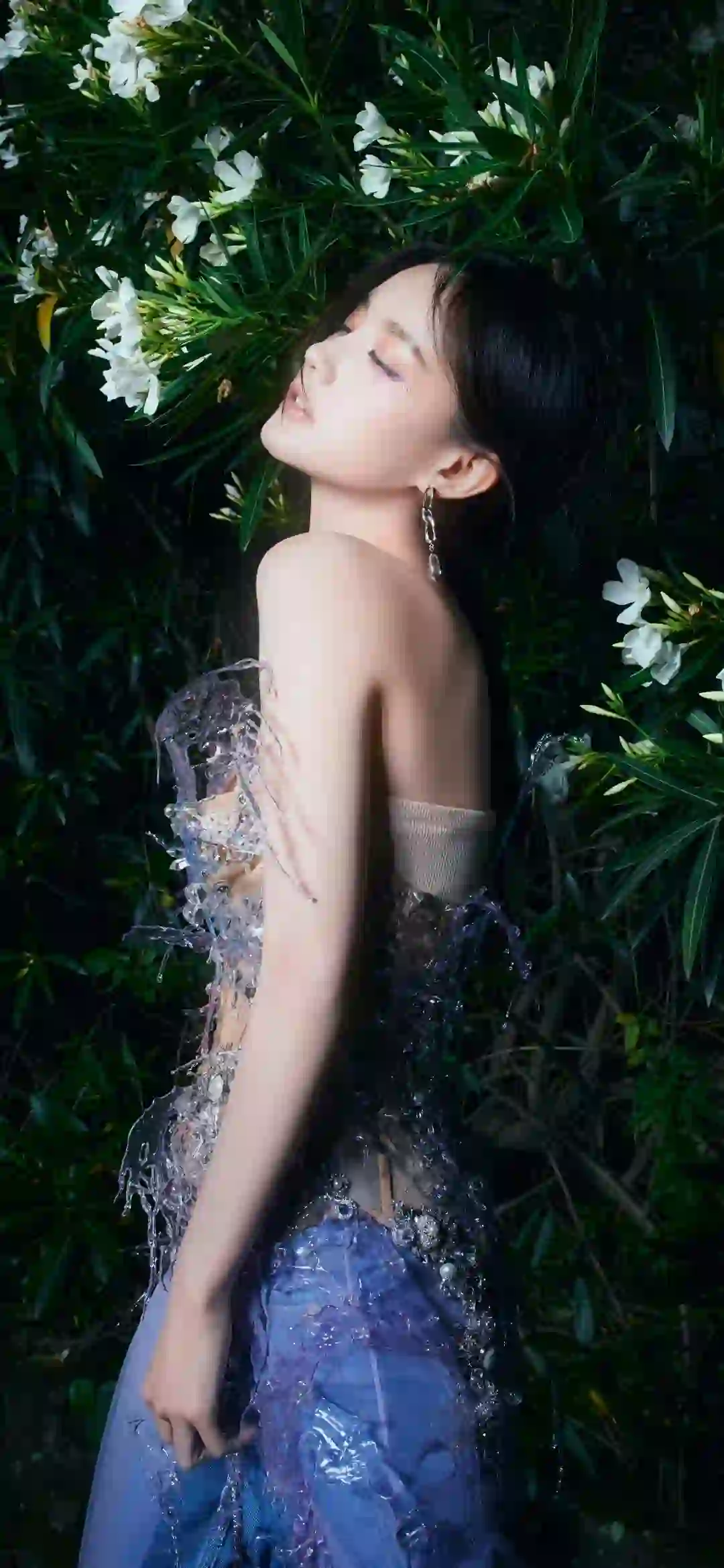 李一桐 亲近自然 抹胸美女 性感美女