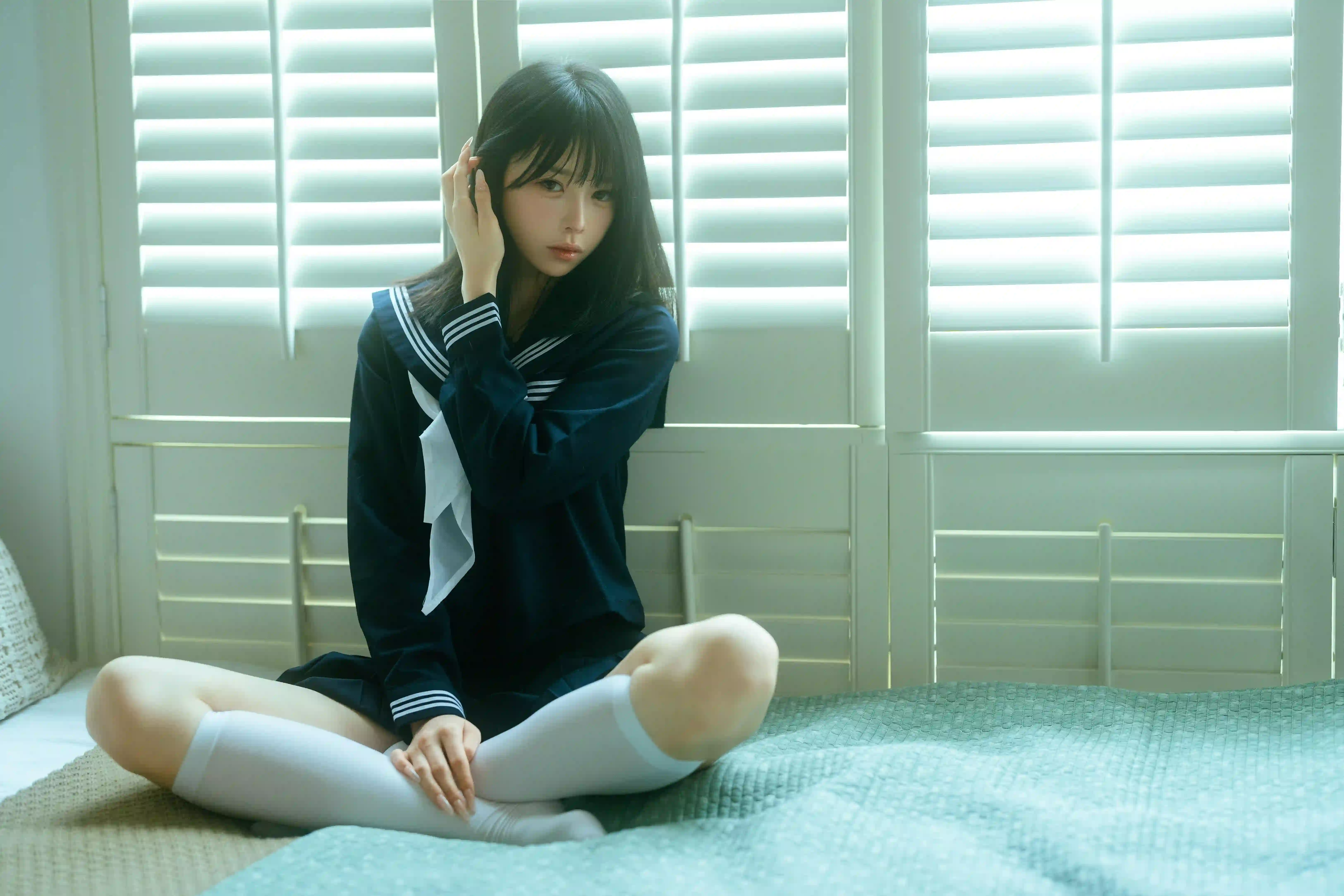 JK制服 少女 百叶窗 床上 清冷 安静 人像