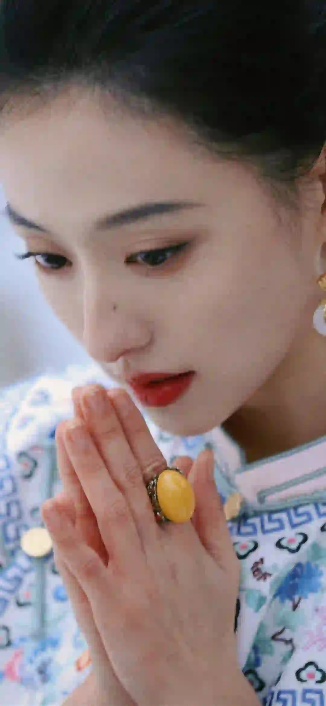 长发美女 旗袍美女 虔诚