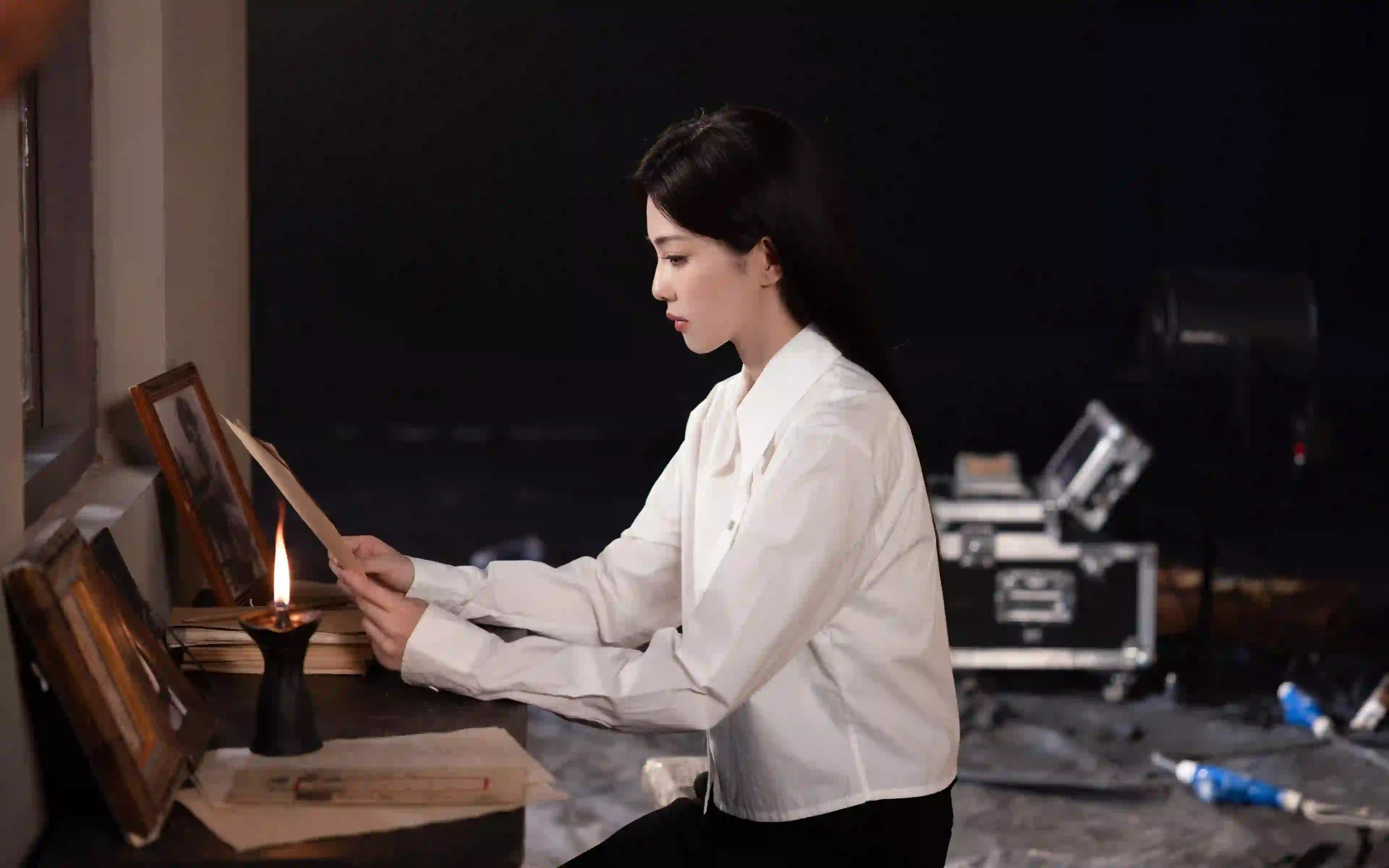 白鹿白衬衫 侧脸照