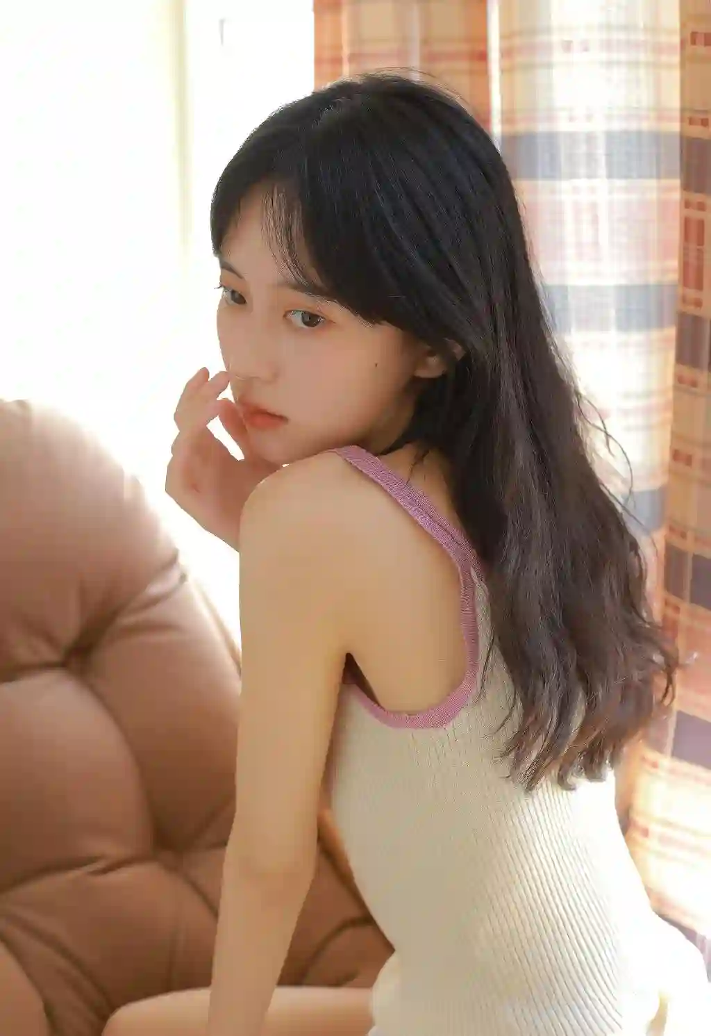 躺在沙发上的可爱美女 居家写真 可爱 性感
