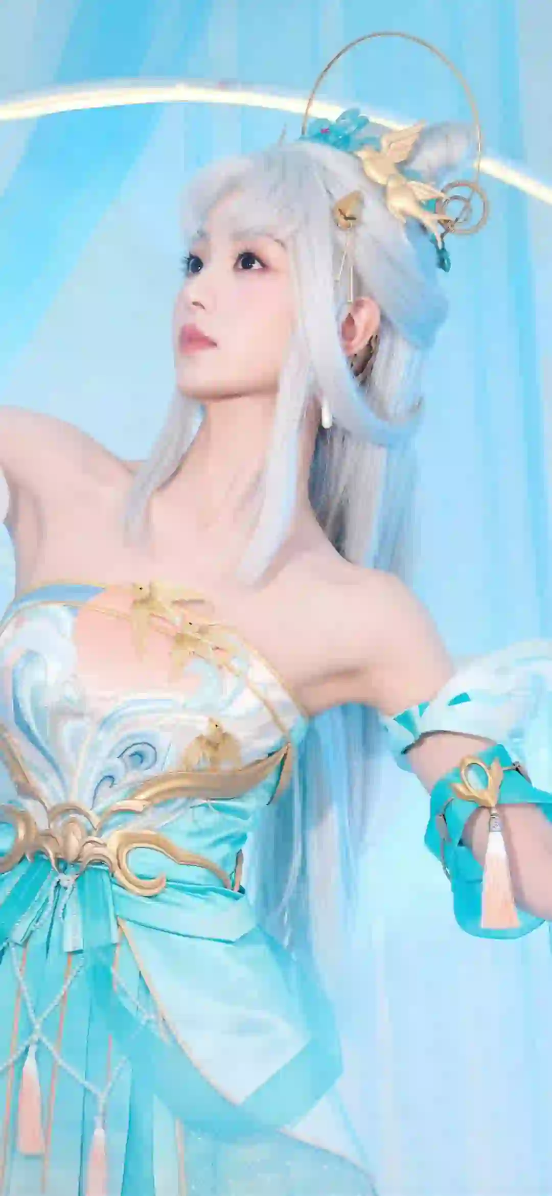 田曦薇 白发装扮 cos 蓝色裙子 抹胸长裙