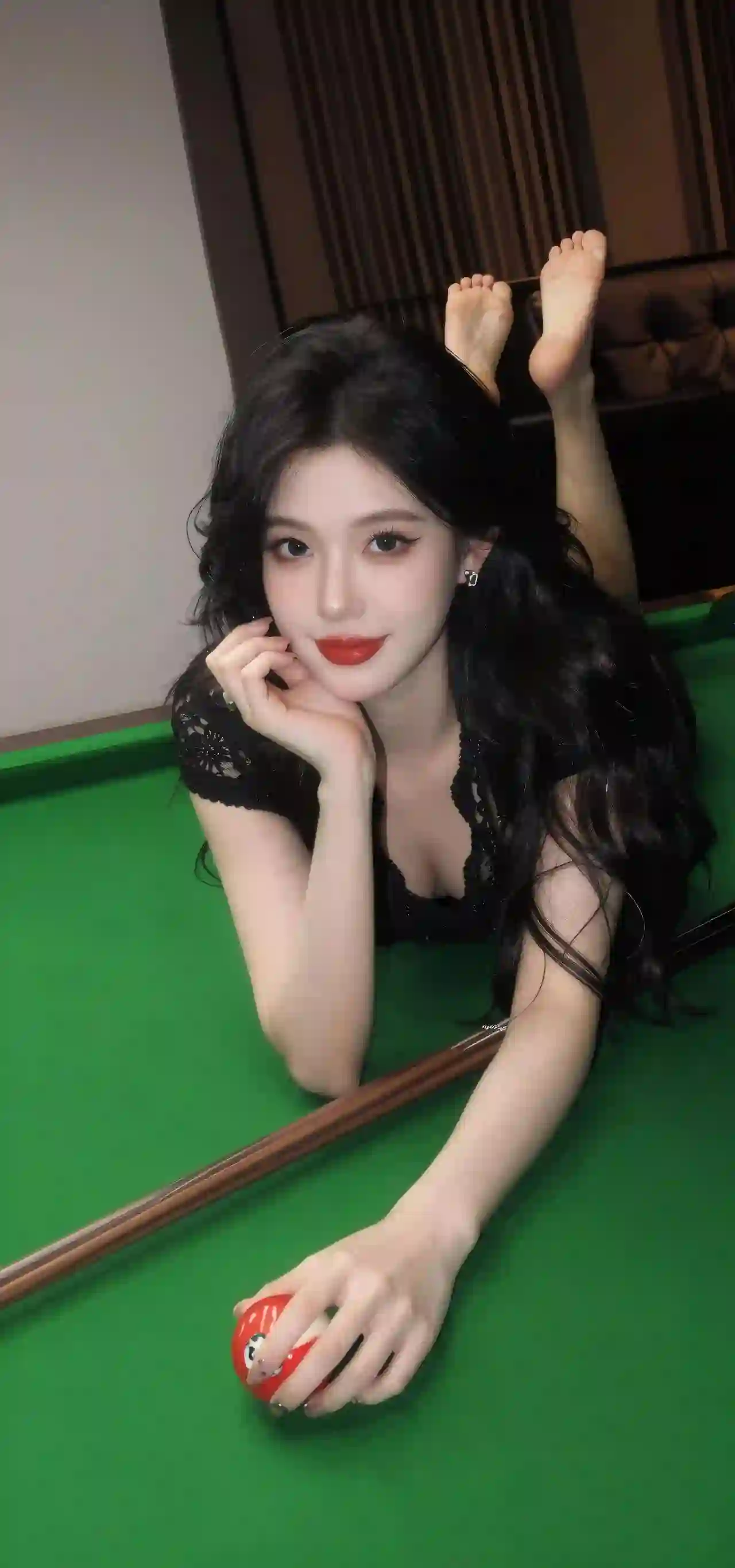 台球桌 美女 黑色蕾丝 趴姿 性感写真