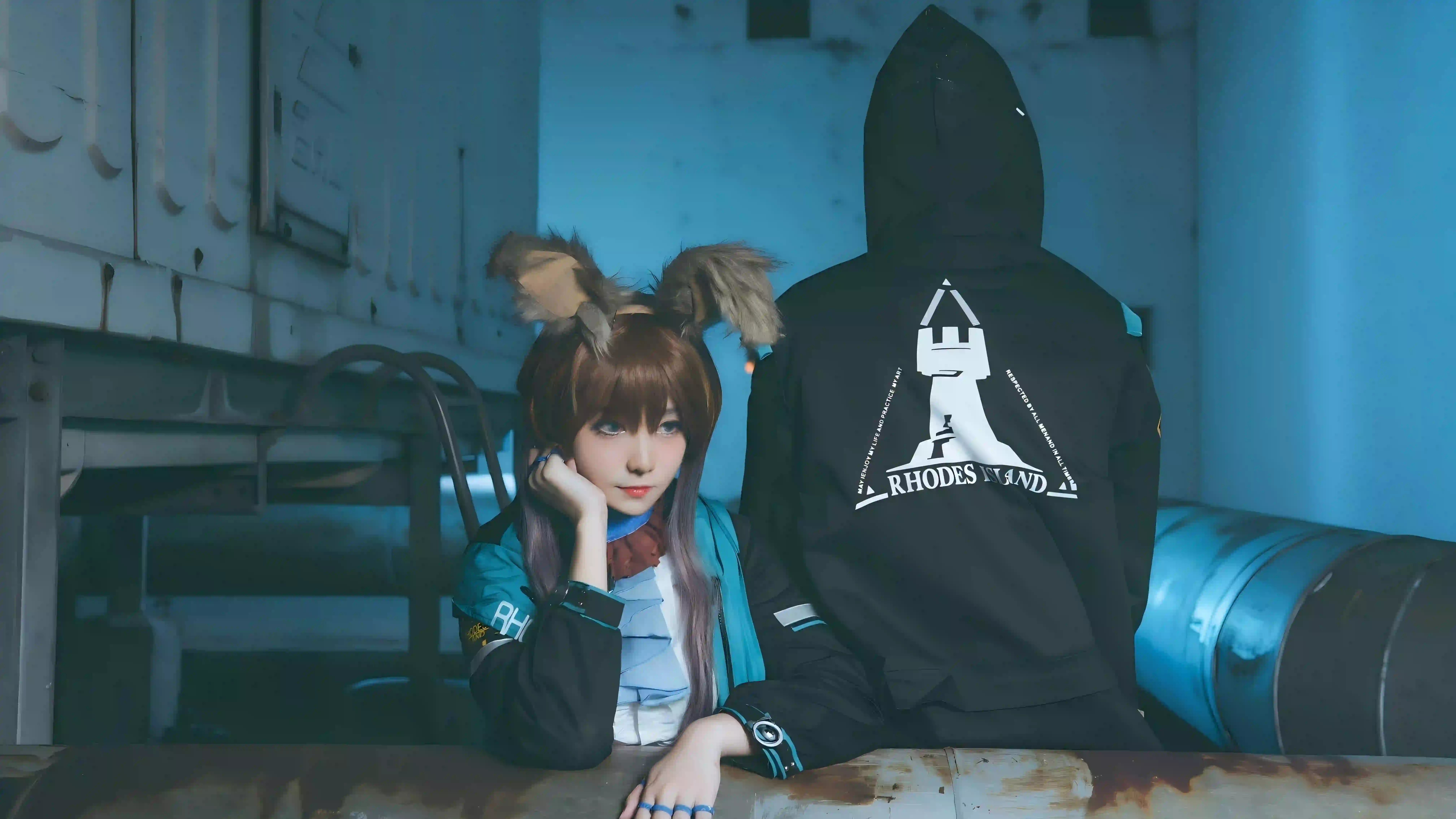 长发cos女孩 暗色调 耳朵