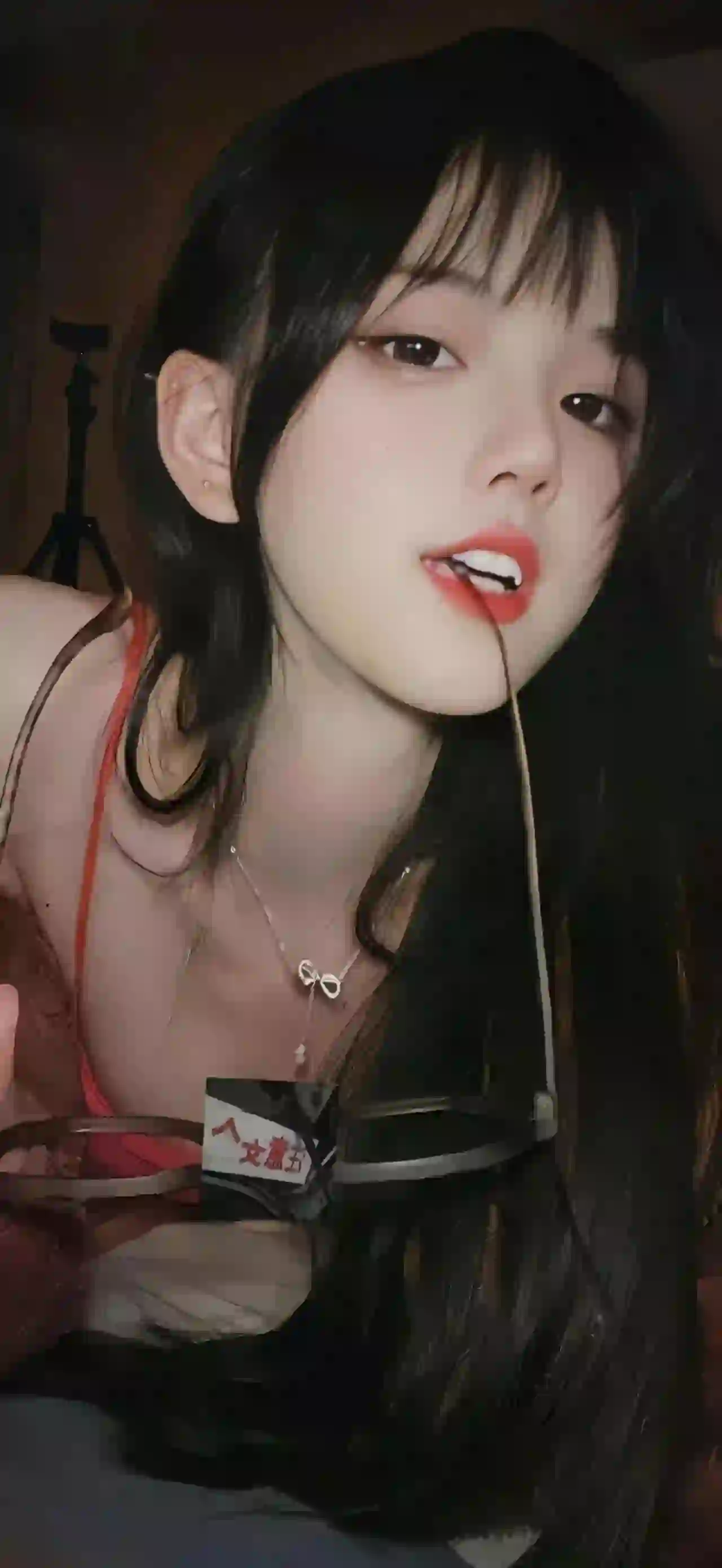 美女 长发美女 吊带美女 性感