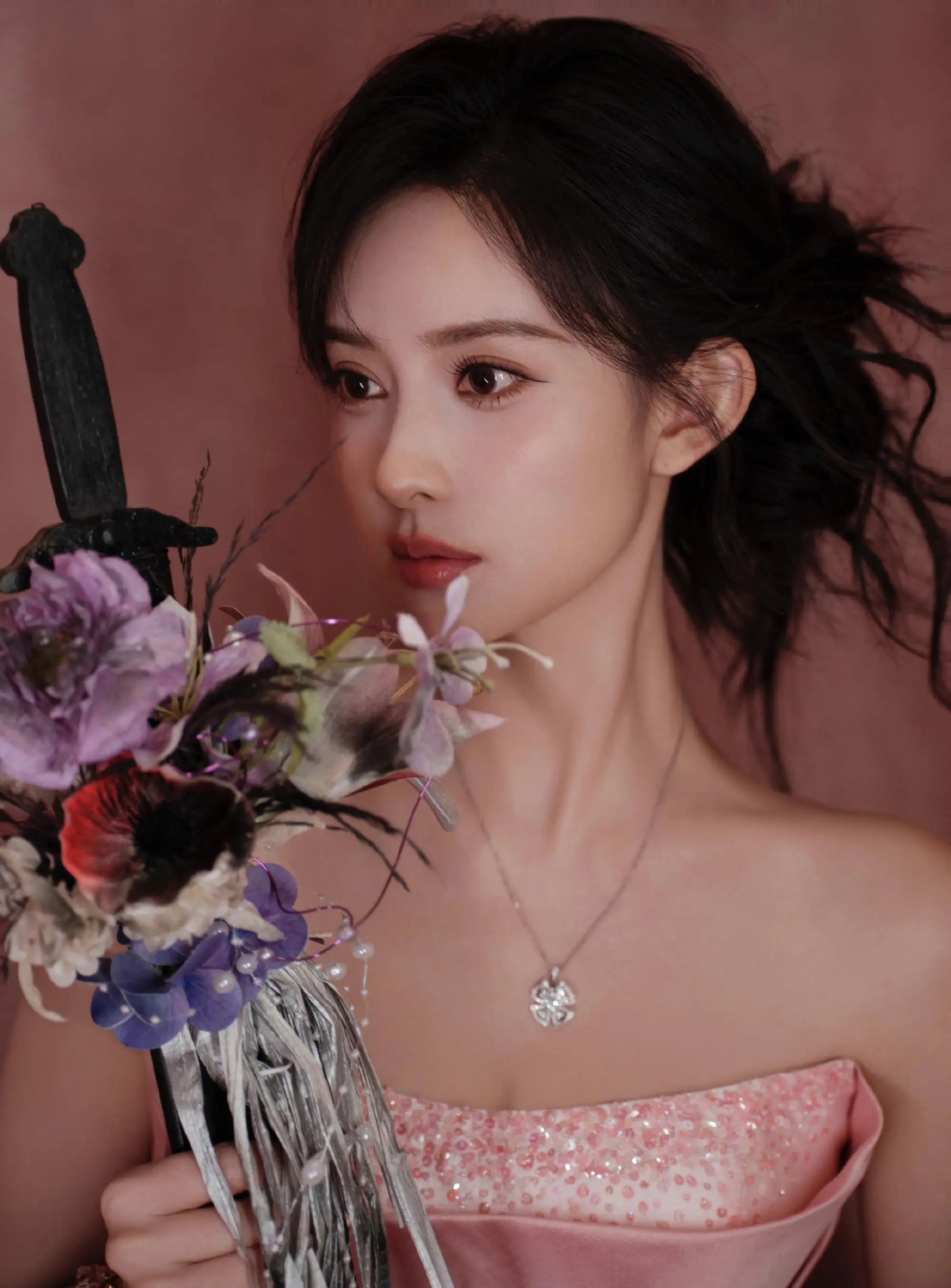 长发抹胸美女 孟子义 花