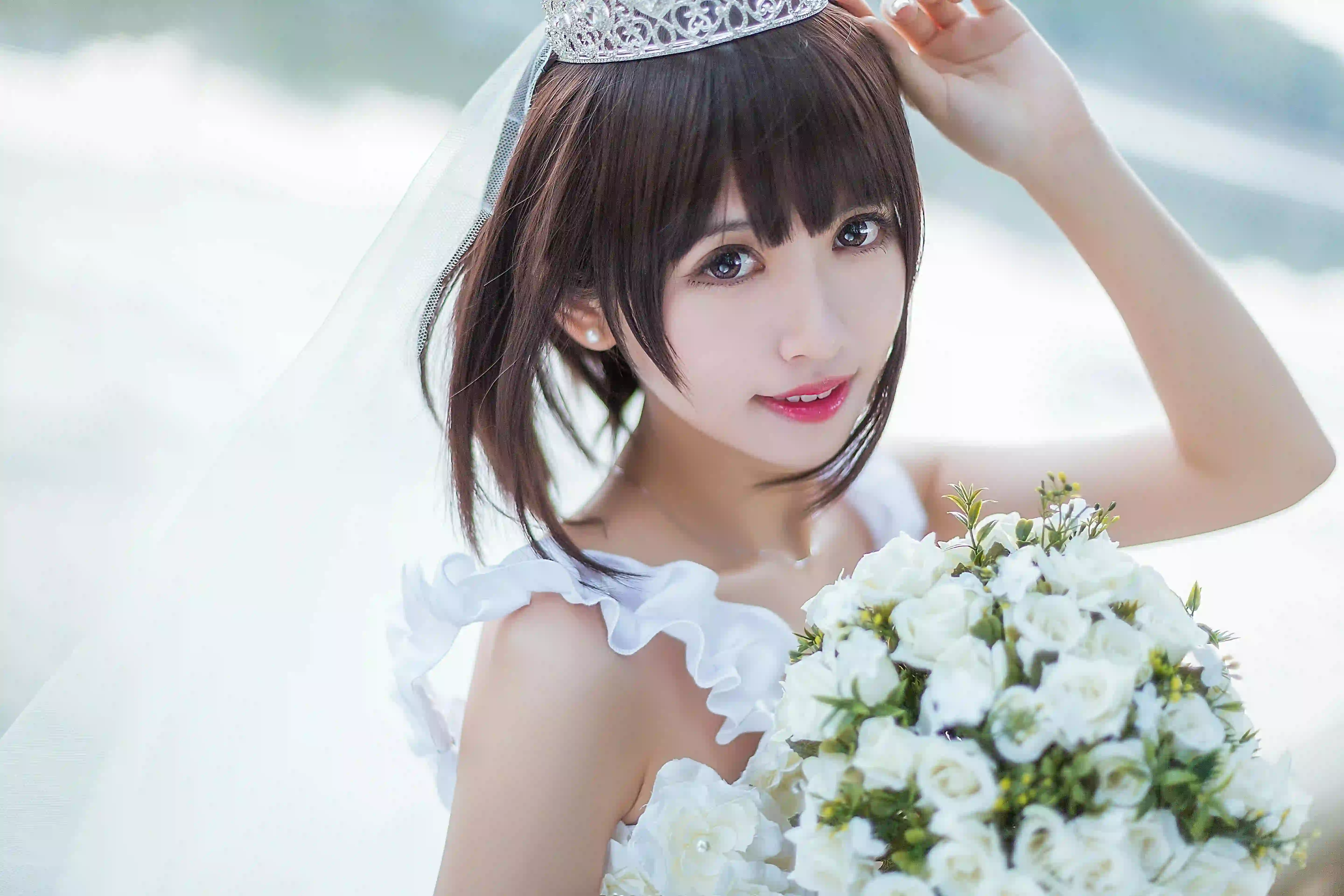 长发美女 白色婚纱 白色花朵 