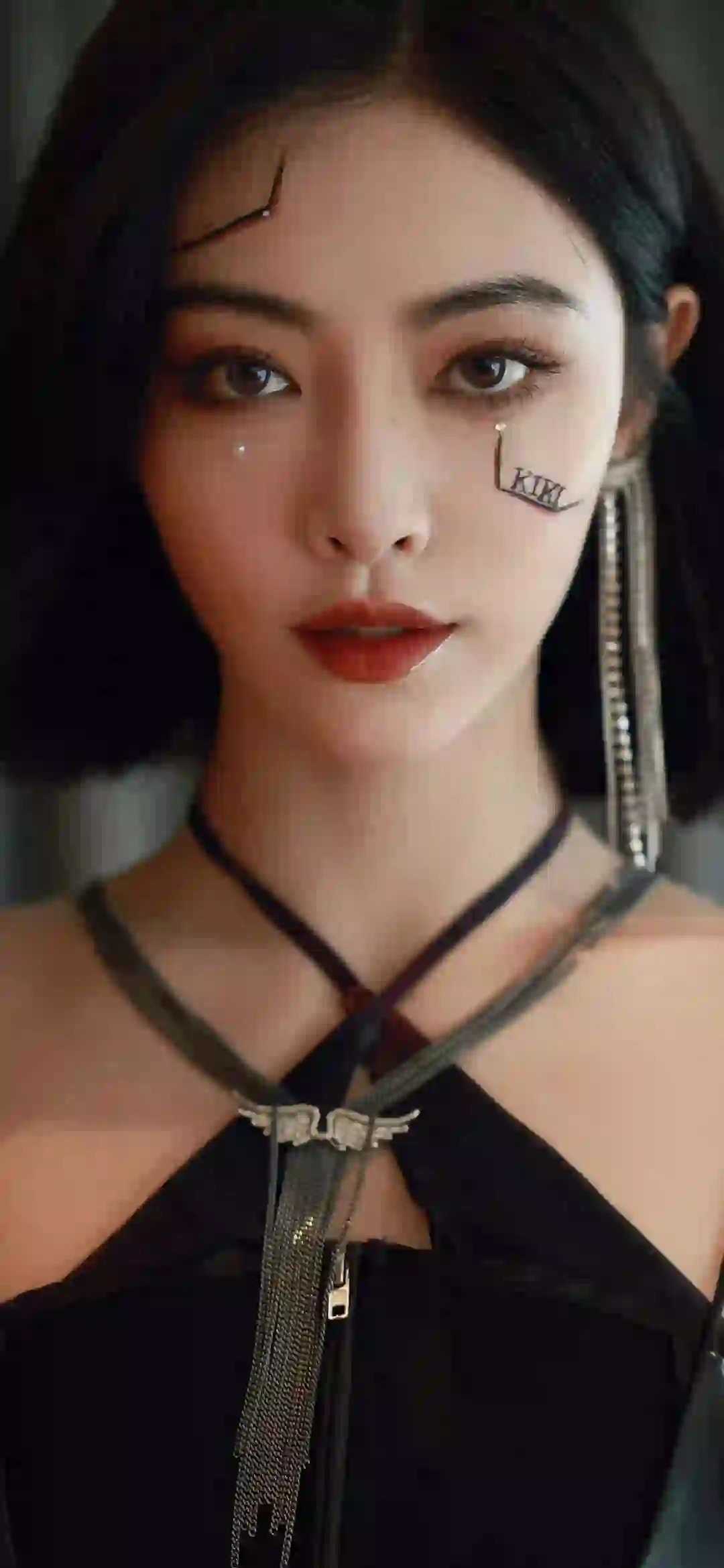 酷酷的女孩 个性女孩 黑色长裙 