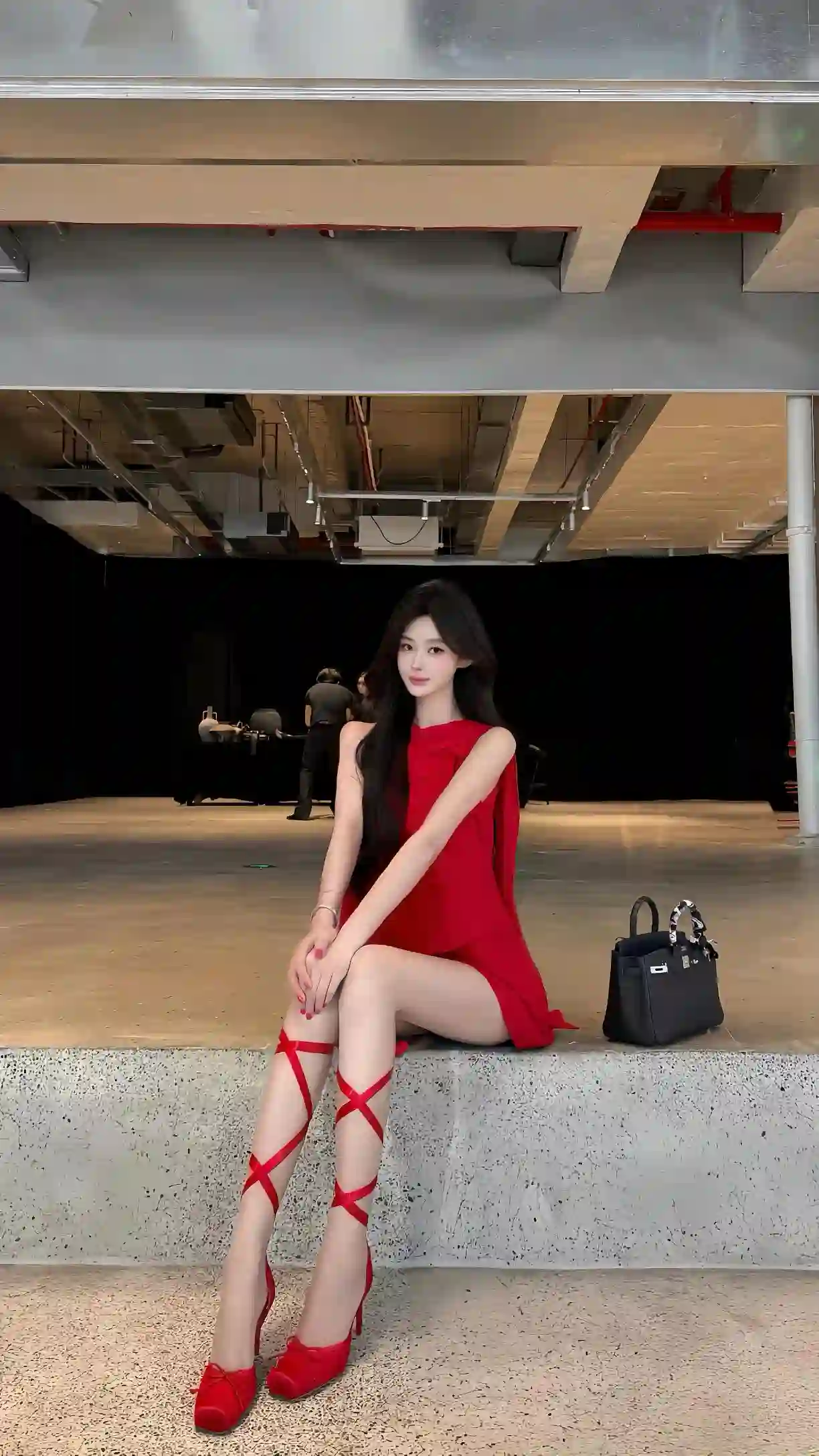 红色连衣裙 时尚美女 坐姿写真 穿搭 高跟鞋 室内
