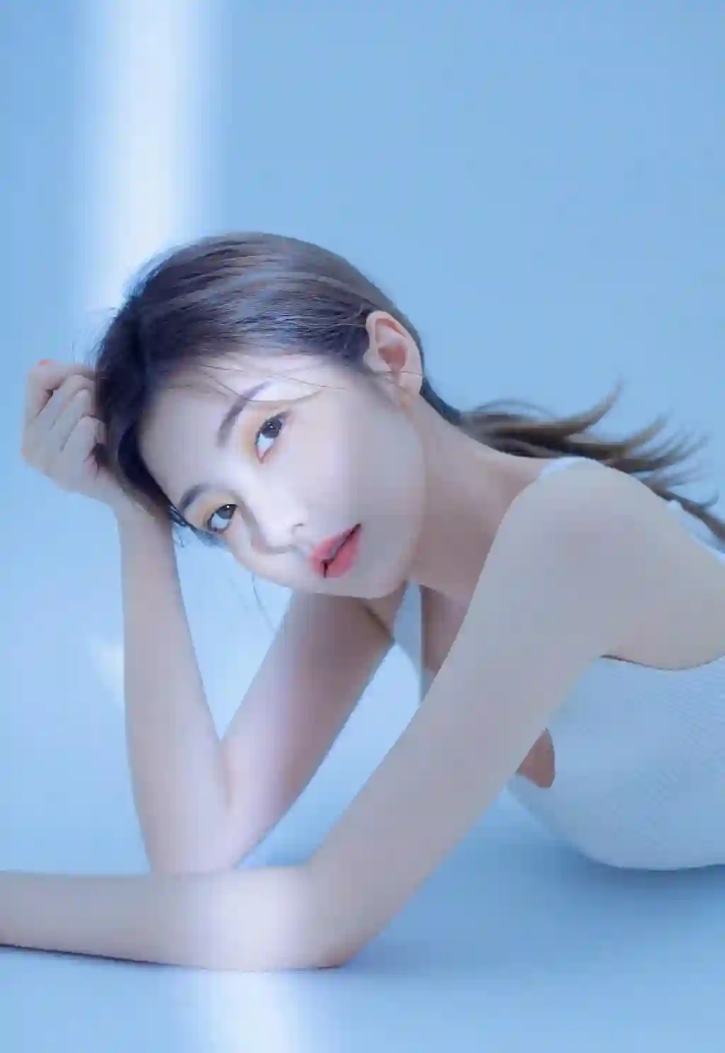 长发白衣美女 光 清纯美女 