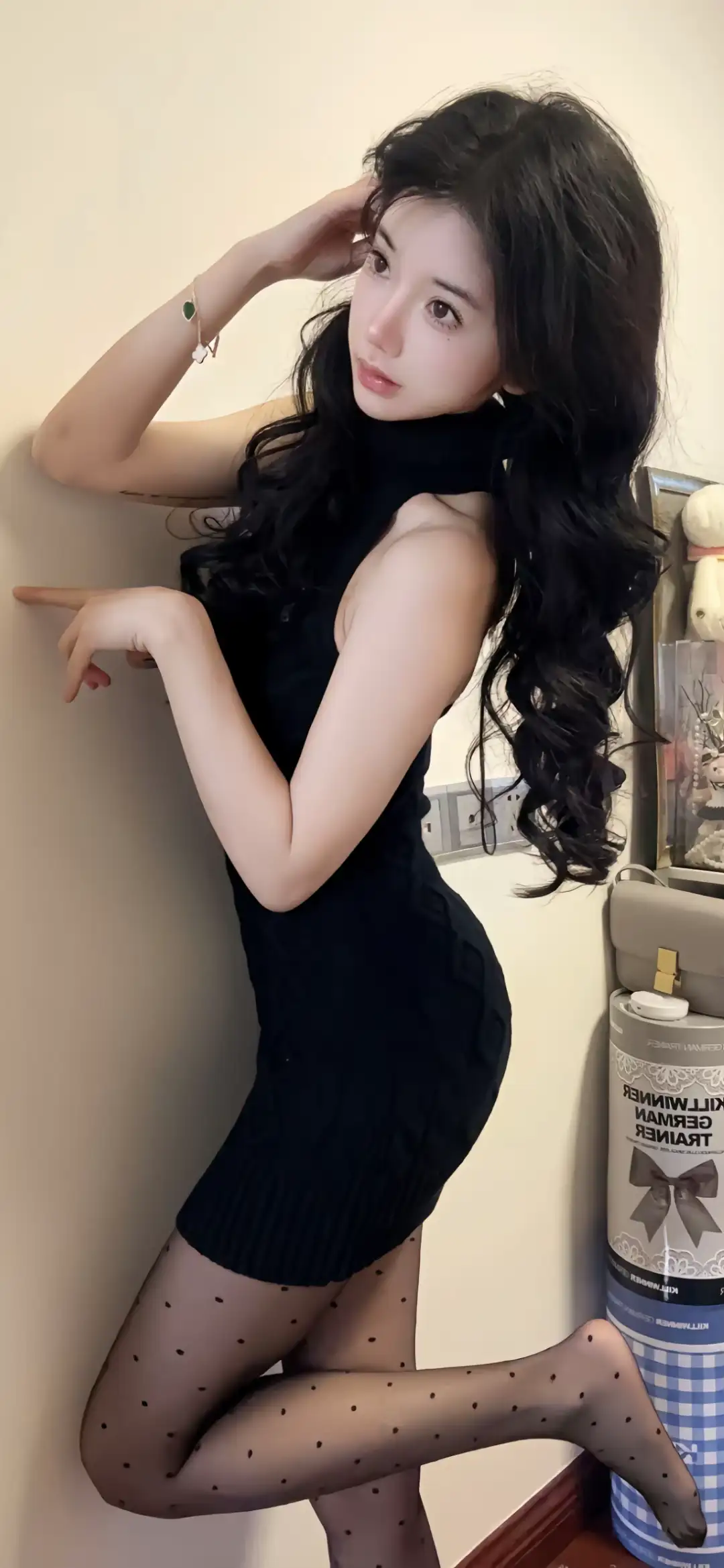 长发大波浪时尚穿搭黑丝美女