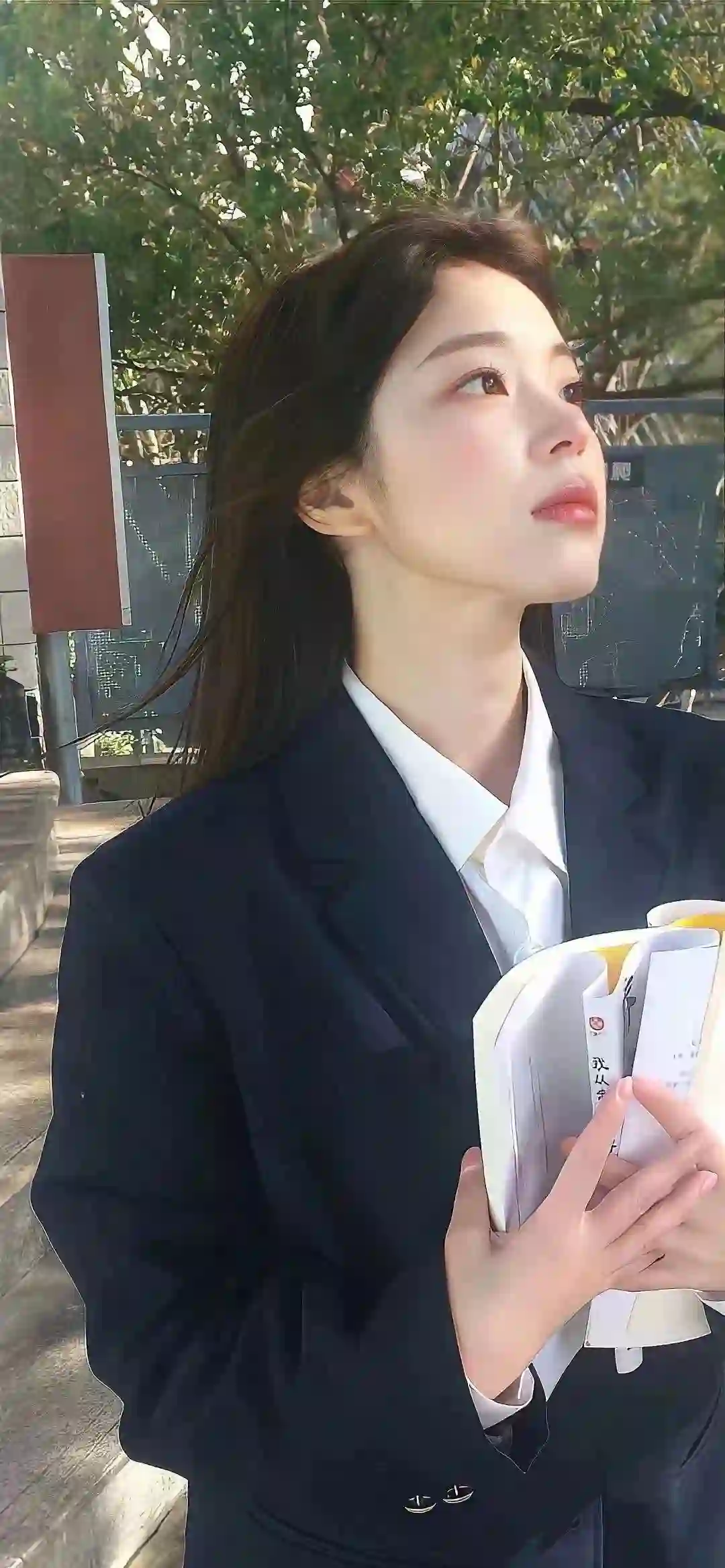 看书的jk美女 户外
