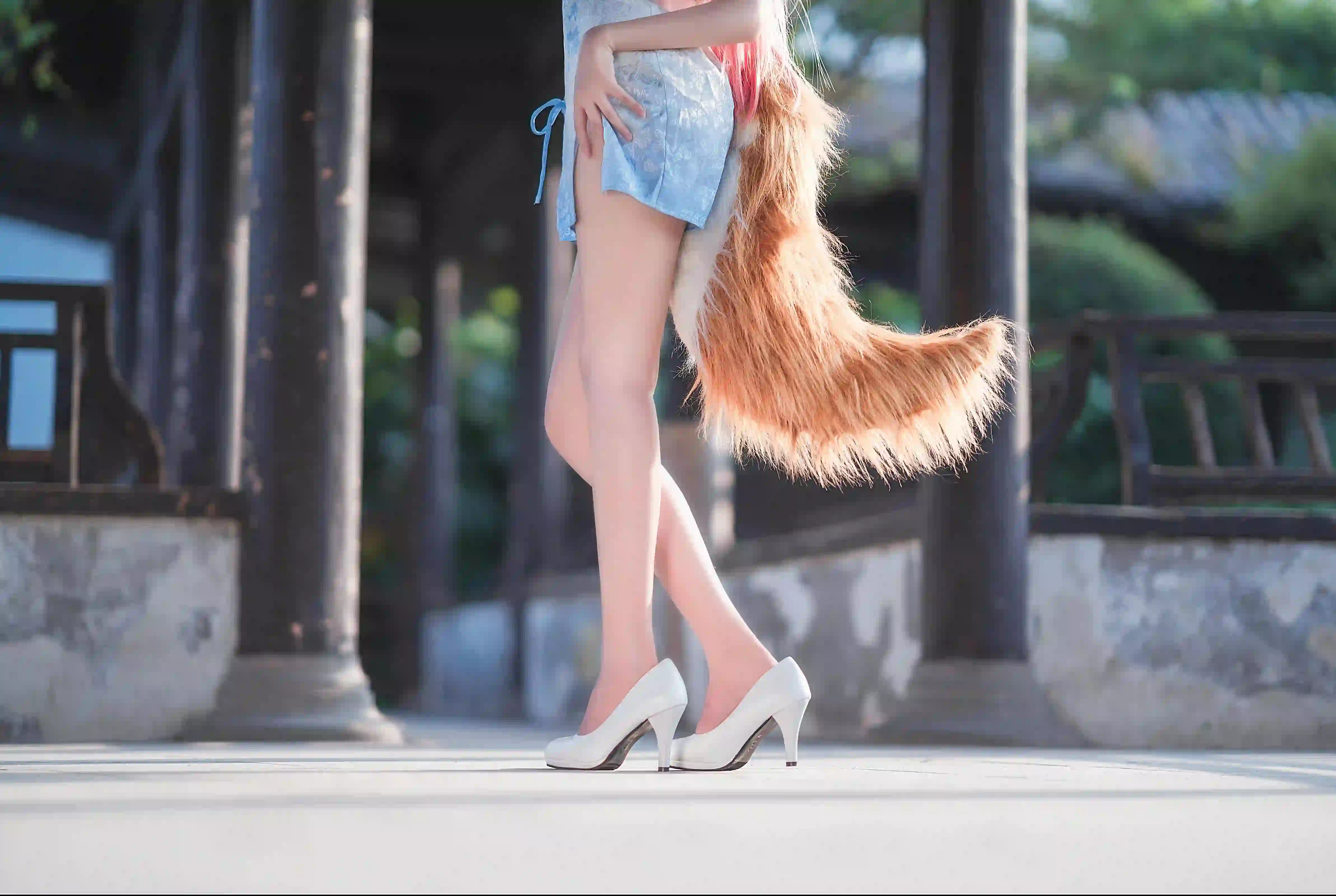cosplay 长发女孩 狐狸耳朵 尾巴 旗袍 大长腿 开衩旗袍