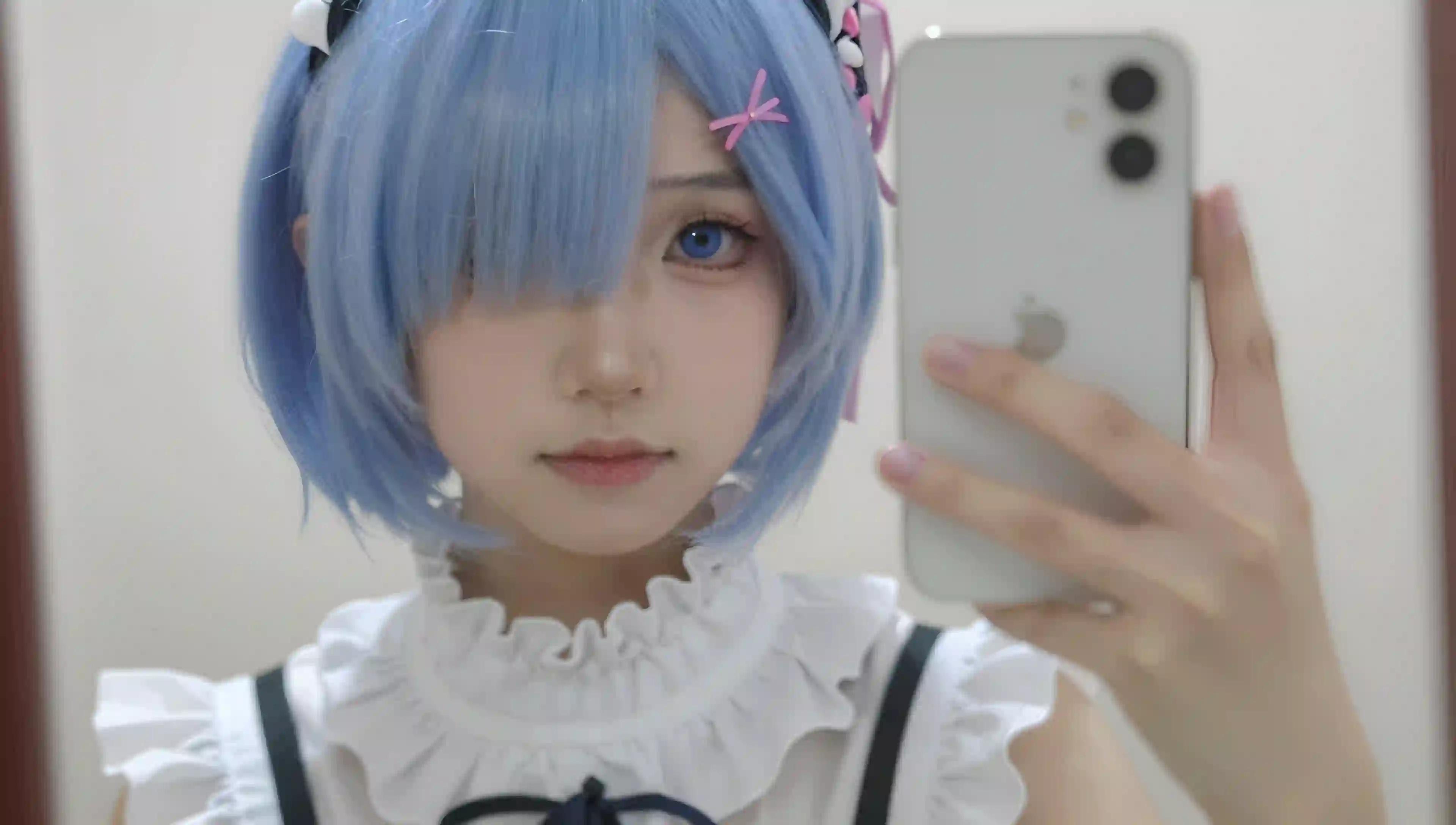 蓝色假发 女仆装 自拍 COS 手机壁纸 甜美女孩