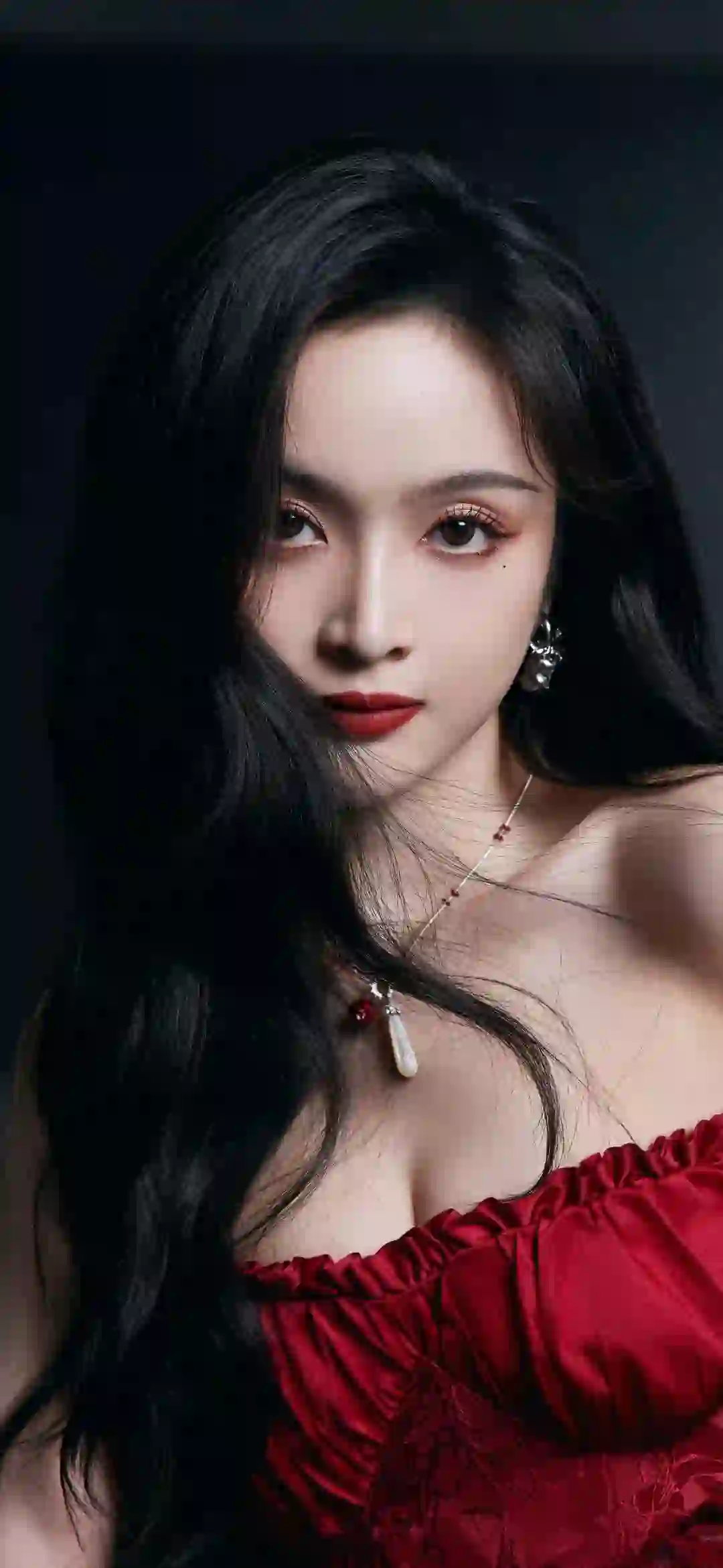 明星壁纸 吴宣仪 长发美女 性感红裙美女 抹胸